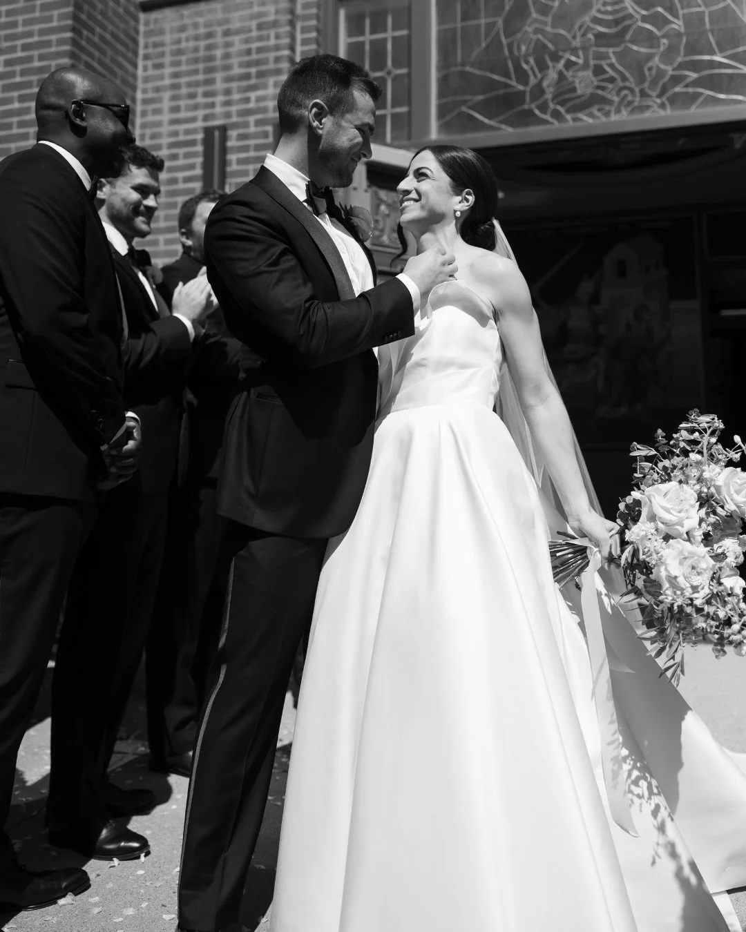 Elanna + Jack in B&amp;W 🖤🤍

The beautiful weather in Chicago has us reminiscing on last year&rsquo;s weddings and this one with E+J at @chicagopubliclibrary was definitely one for the books 📚😉 

planner: @shh.events 
venue: @chicagopubliclibrary