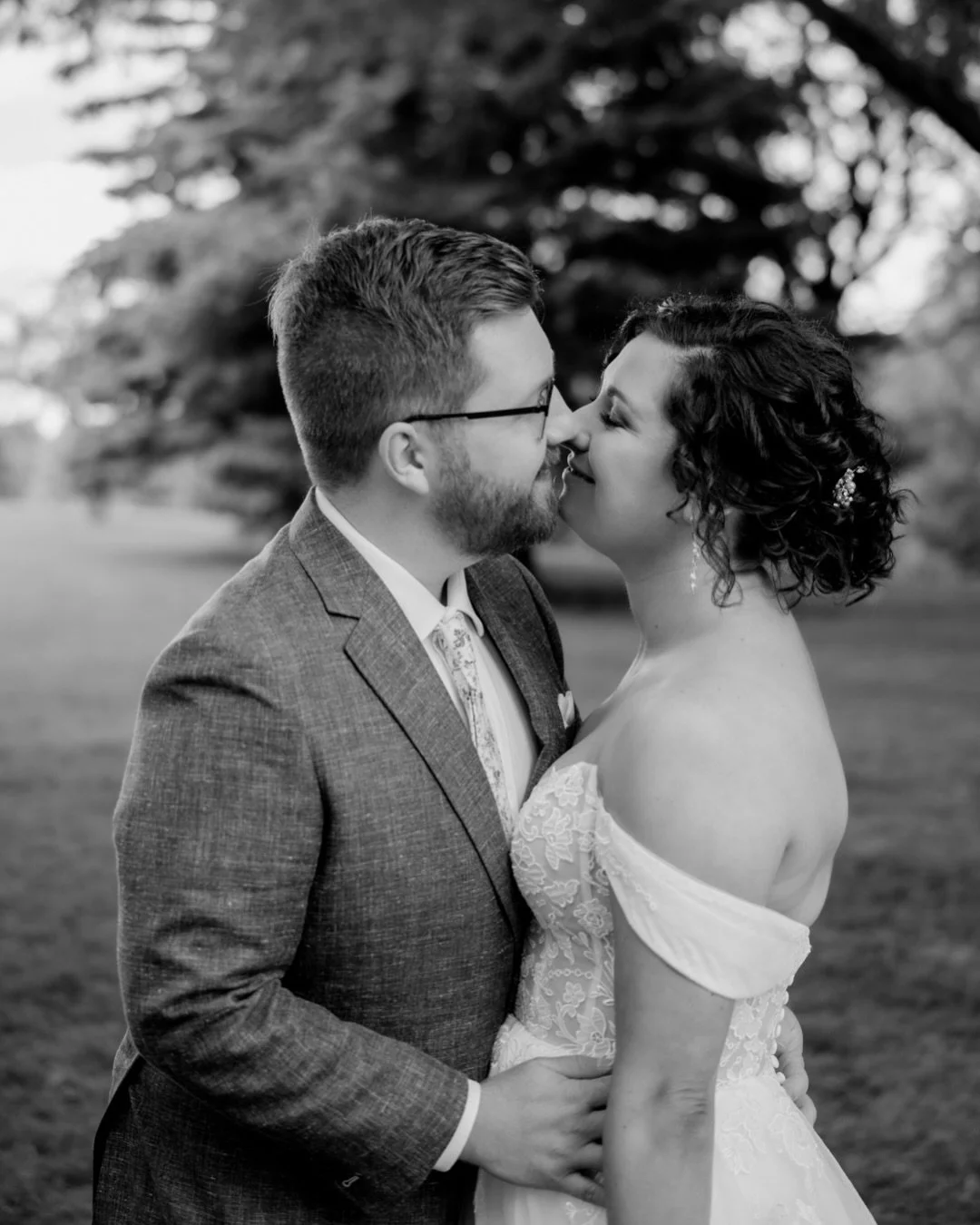 ONE YEAR OF CLAIRE + COLIN 💛🩷💜

A beautiful couple, a favorite venue of ours, a stunning summer day, + a speech from the siblings that turned into a song&hellip; what&rsquo;s not to love?! 🤩

Happy Anniversary, @clairey103 + @madigancolin!!! We h
