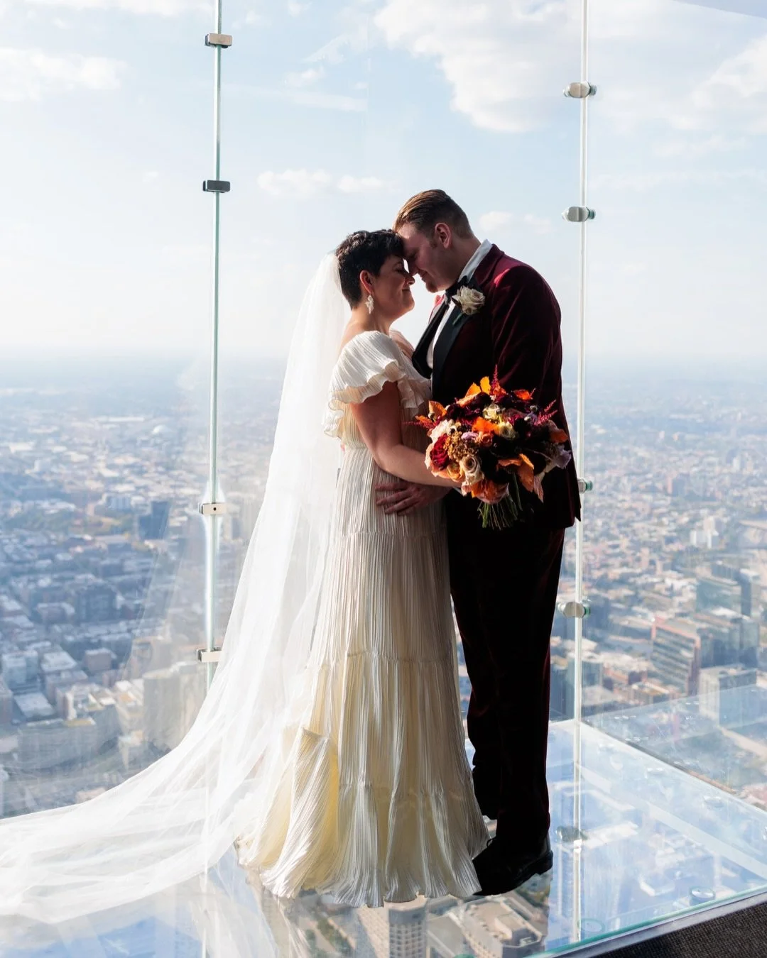 It&rsquo;s officially been one year since we saw Cara + Mike get married! 🥰✨ 

Happy first wedding anniversary you two!! 🤍

planning: @shh.events | @rz.pao @angelatremore @jennifernsch 
venue + catering: @themetropolitanchicago 
photo: @graceriosph