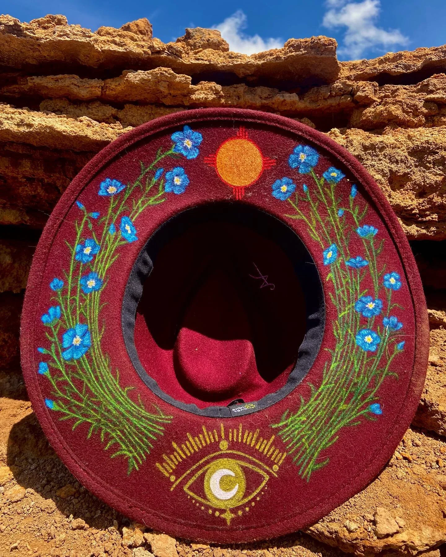 Blue flax: The visionary Medicine Hat. Blue flax is not only a superfood for us hoomans, but it is also used to make linseed oil, a vehicle used for oil painting&hellip;a tool without which the history of fine art would look very different. 

I see a