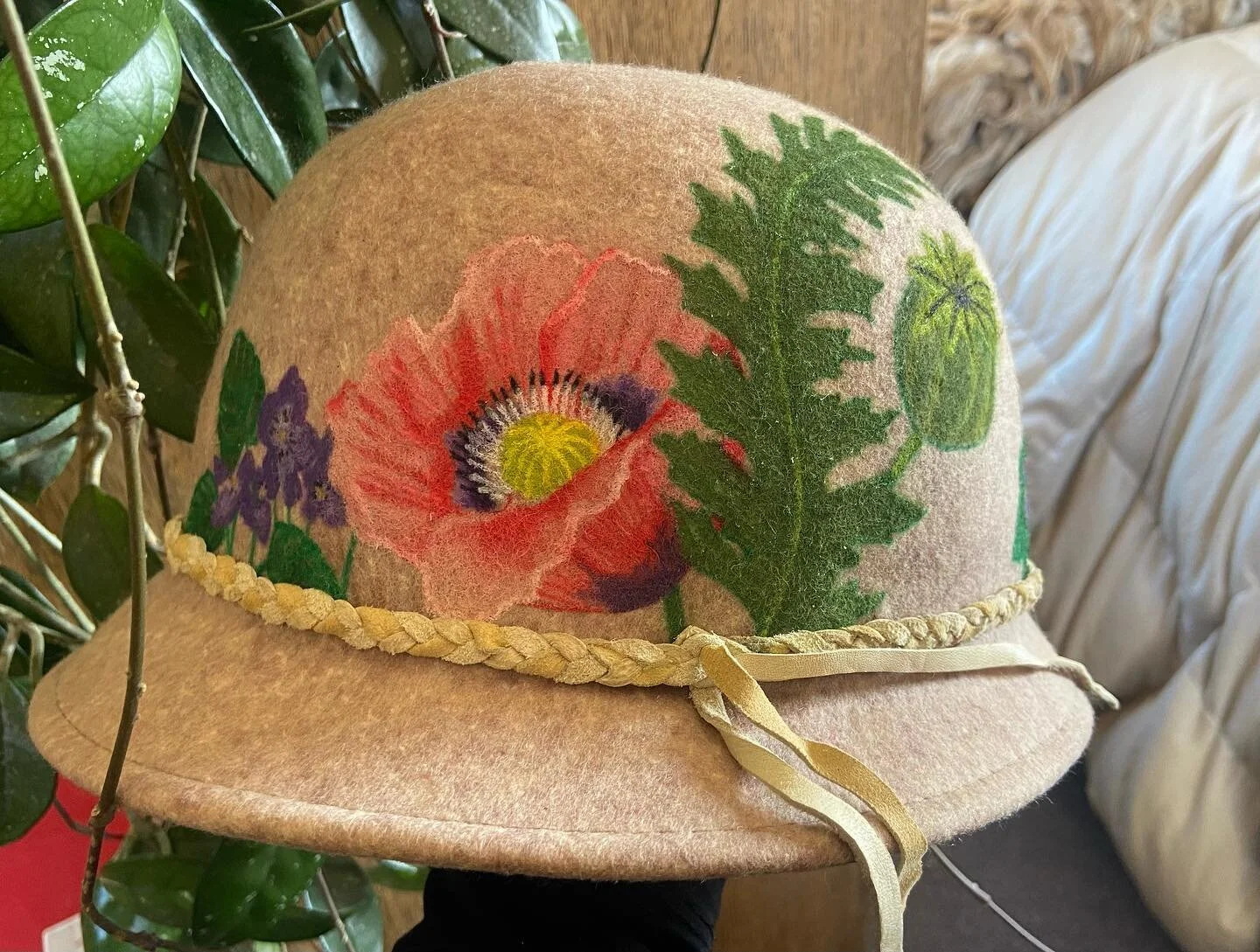 New Medicine Hat incoming: Meet Poppy/Violet. Spring is in the air! 😍

100% wool, hand-painted in acrylic by yours truly. ☺️
&bull;&bull;&bull;

Stay tuned for the full lineup of my Medicine Hats later this month. 
&bull;&bull;&bull;

What&rsquo;s y