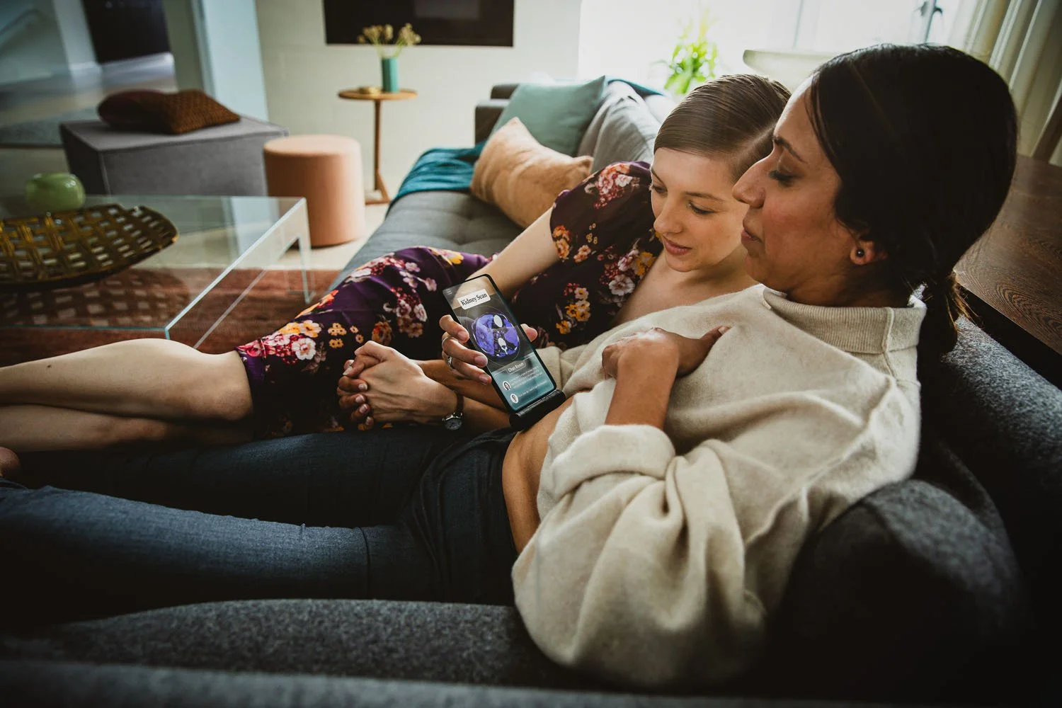 Mayo Clinic_Home-Scanning-Instant-Connectivity_Livingroom_Black Case_2.jpg