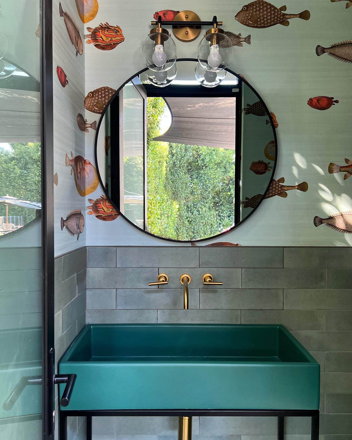 Just wanted to show you the funnest little pool house bathroom ever. 🐠 ❤️ 🏊&zwj;♂️