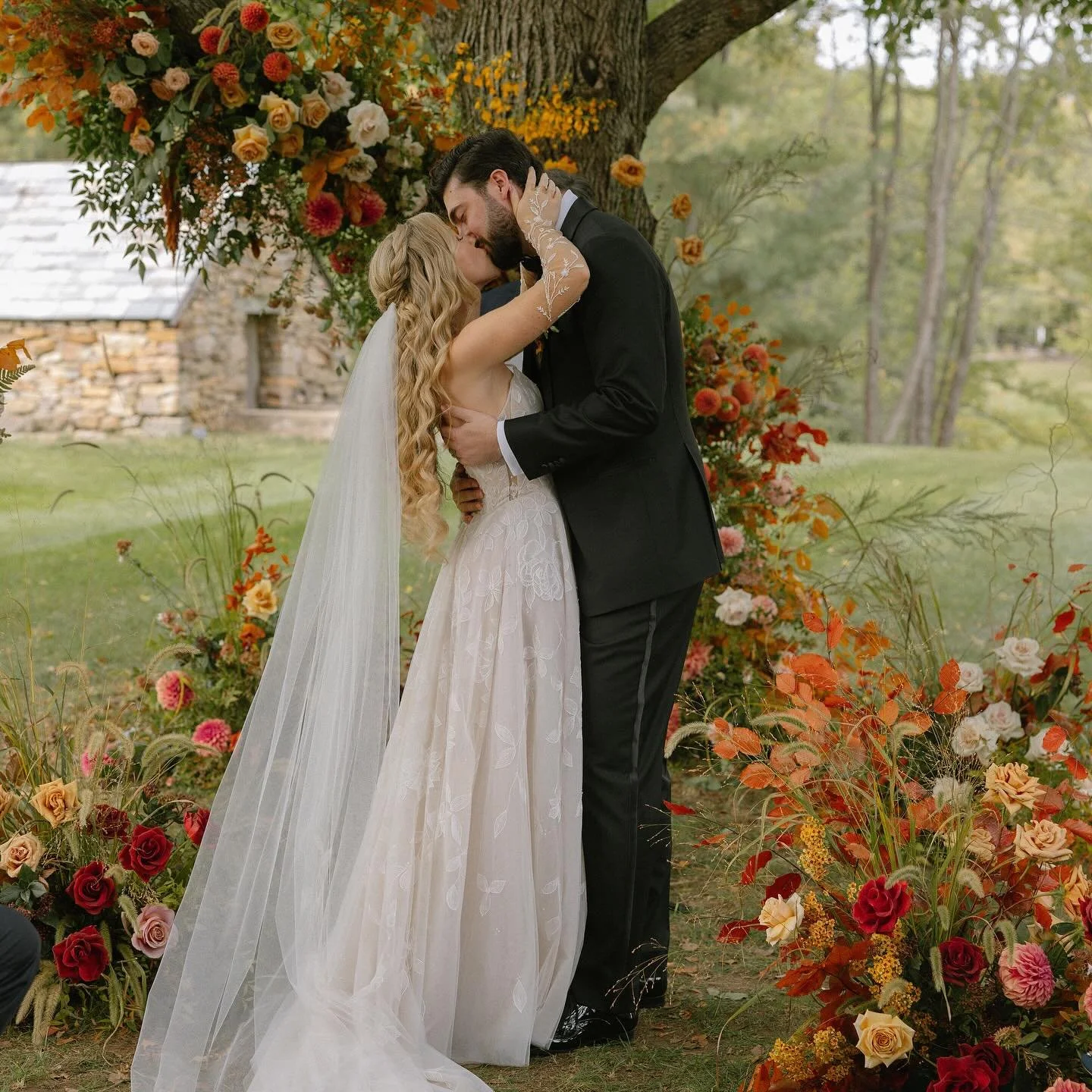 Anna and Kevin&rsquo;s wedding at @thefoxbriarfarm was the perfect blend of charm, intimacy, and countryside elegance. Nestled in one of the most breathtaking venues, their day was filled with soft golden light, joyful emotion, and details that told 