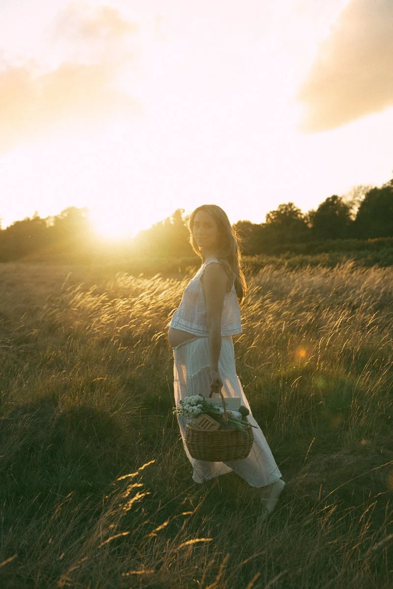 Pregnancy photo shoot outdoors London-88.jpg