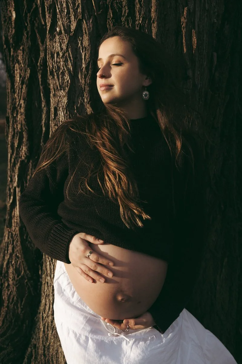 What to wear for an outdoor maternity photoshoot