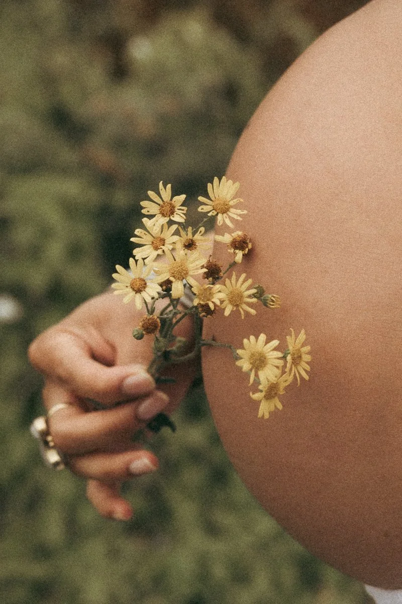 Outdoors maternity photography in London