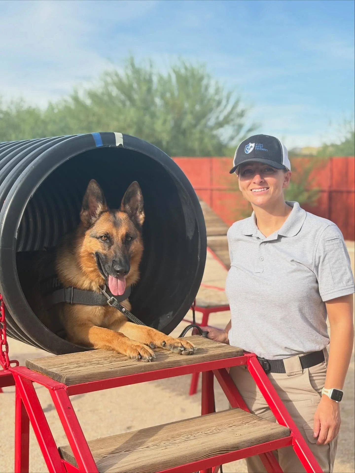 Thank you Veterans!!! 🇺🇸🫶🐾 #veteransday #kidsbestfriends #k9handlers #saferschoolswithworkingdogs #militaryworkingdogs