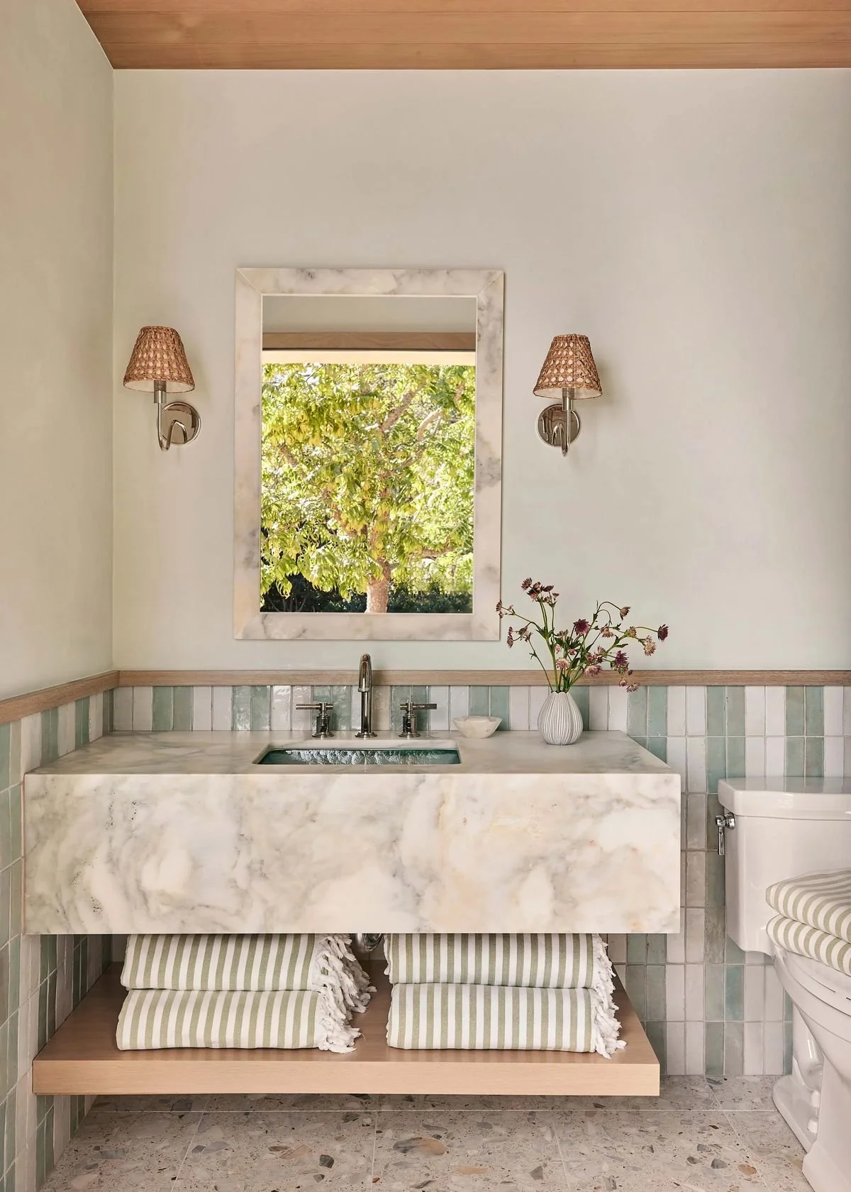 The Bathroom Glow-Up: Where Function Meets Personality (and a Little Drama) 