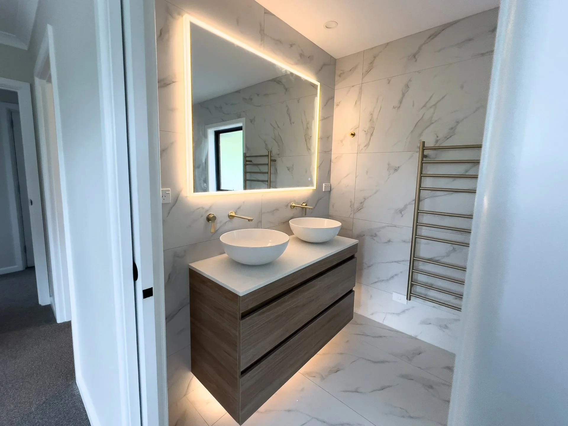 Tiled bathroom vanity poriati.jpeg