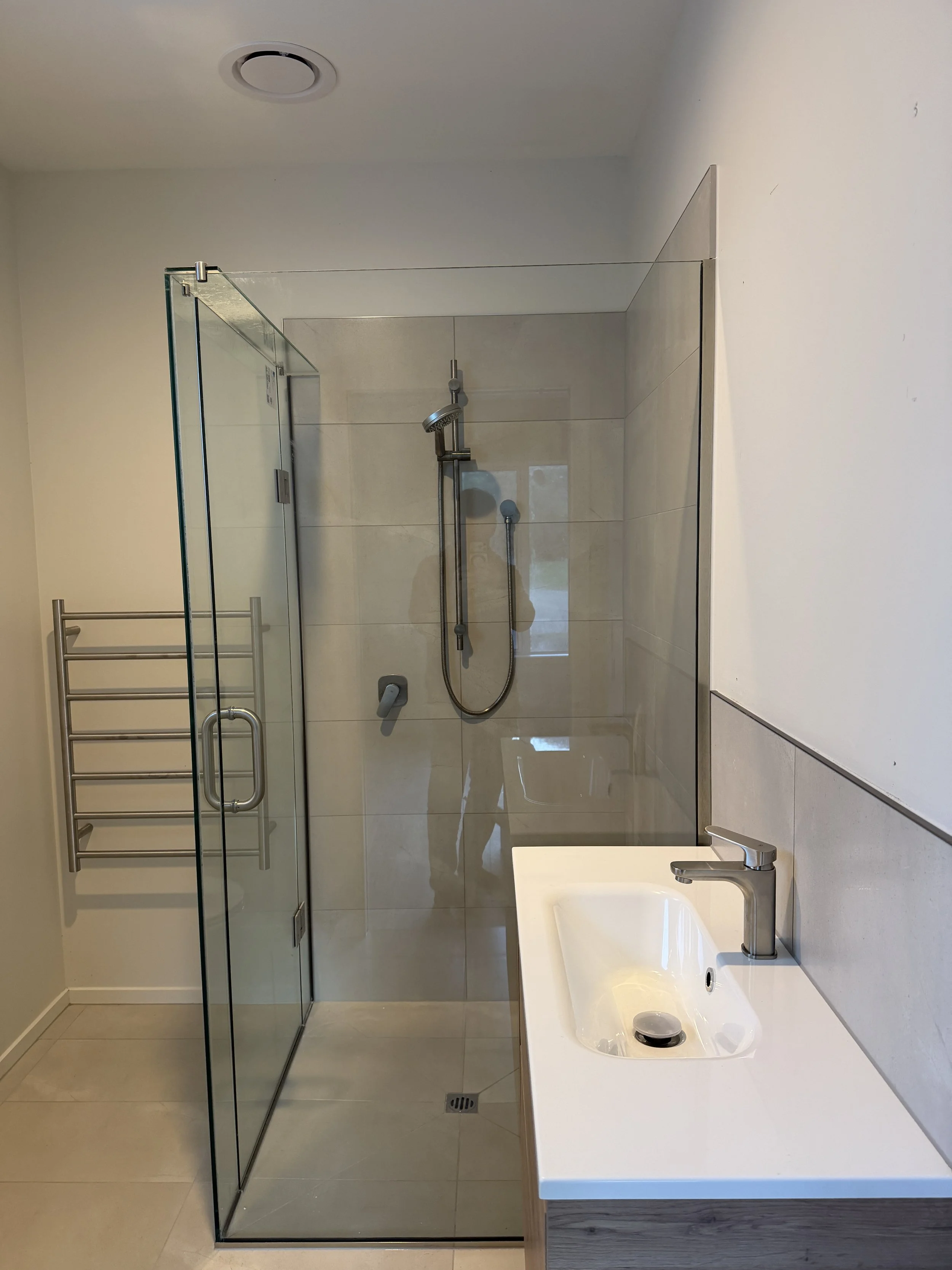 Small Bathroom Layout Ideas That Make Better Use of Space