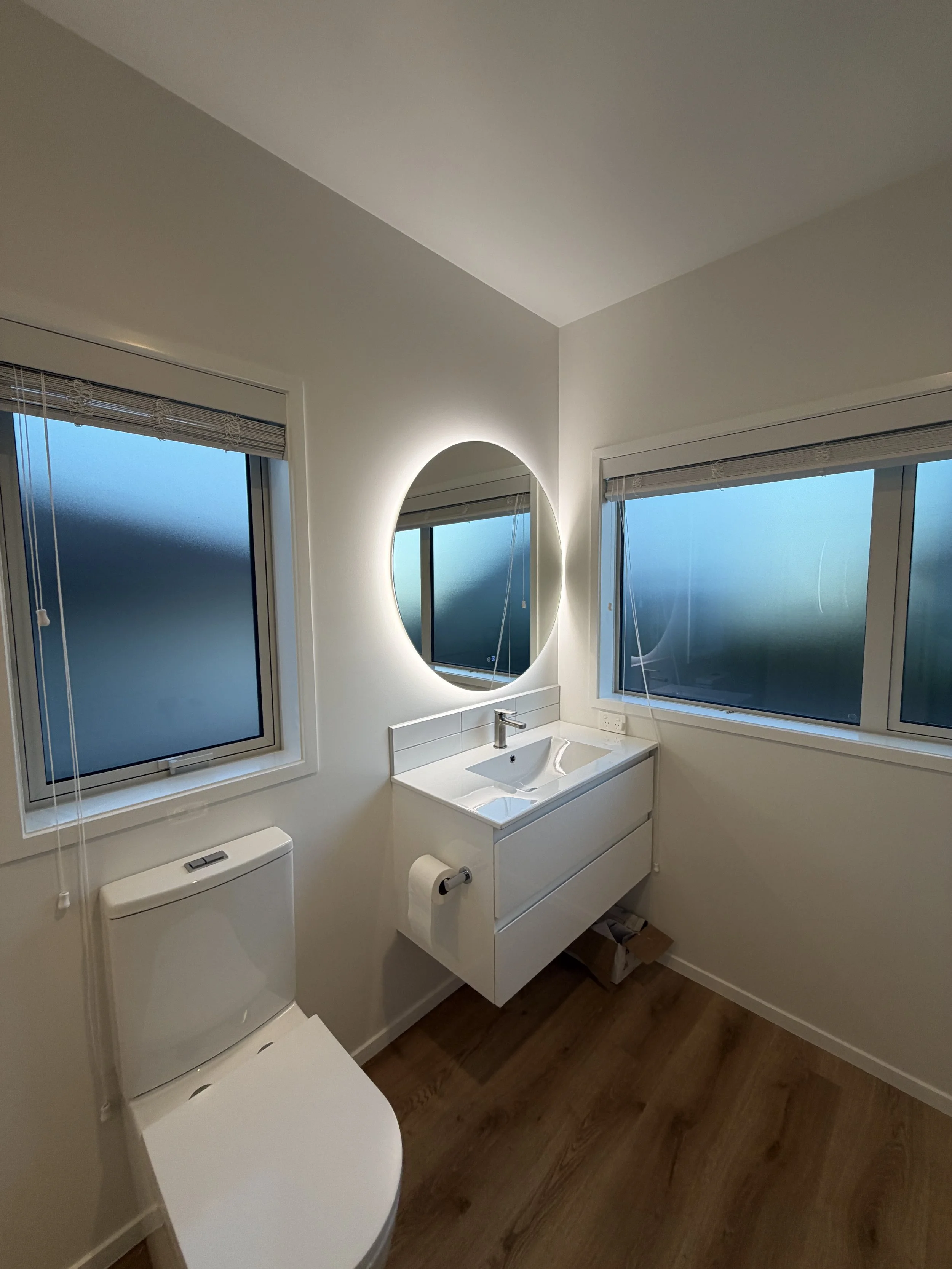 led-mirror-floating-vanity-hastings