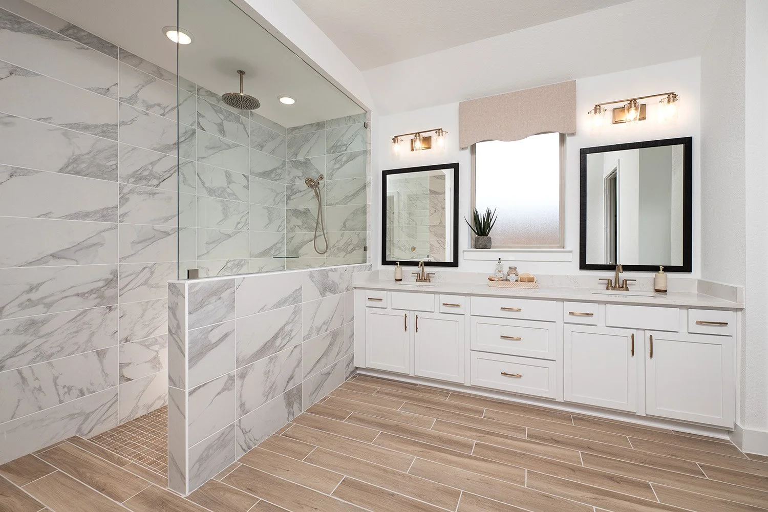 BridgeWater-Logan-Primary Bath.jpg