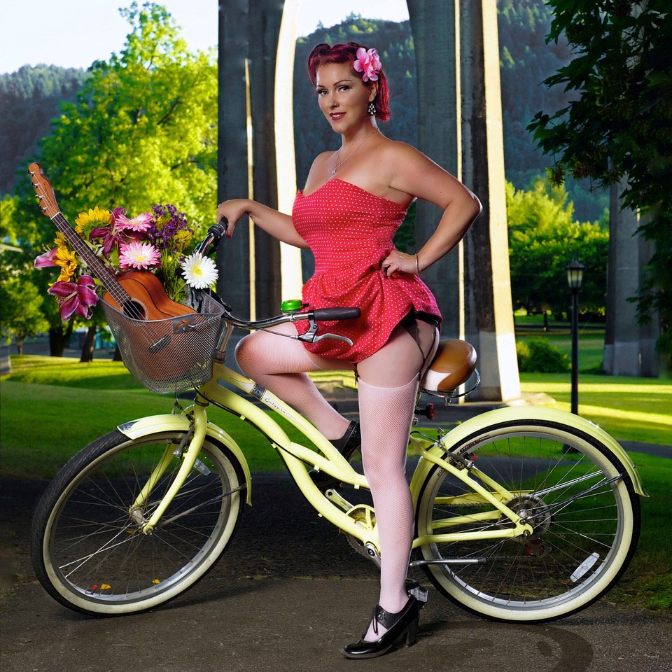 Capturing the retro glamour of The Ukeladies pin-up calendar sessions