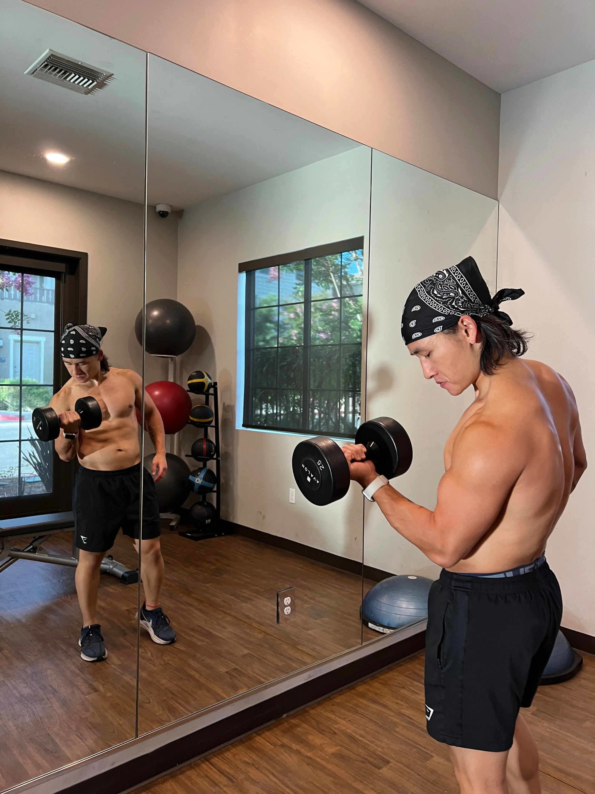 Loshi Vue, Asian nutritionist lifts weight for weight loss and muscle gain at ease because of his meal plan.