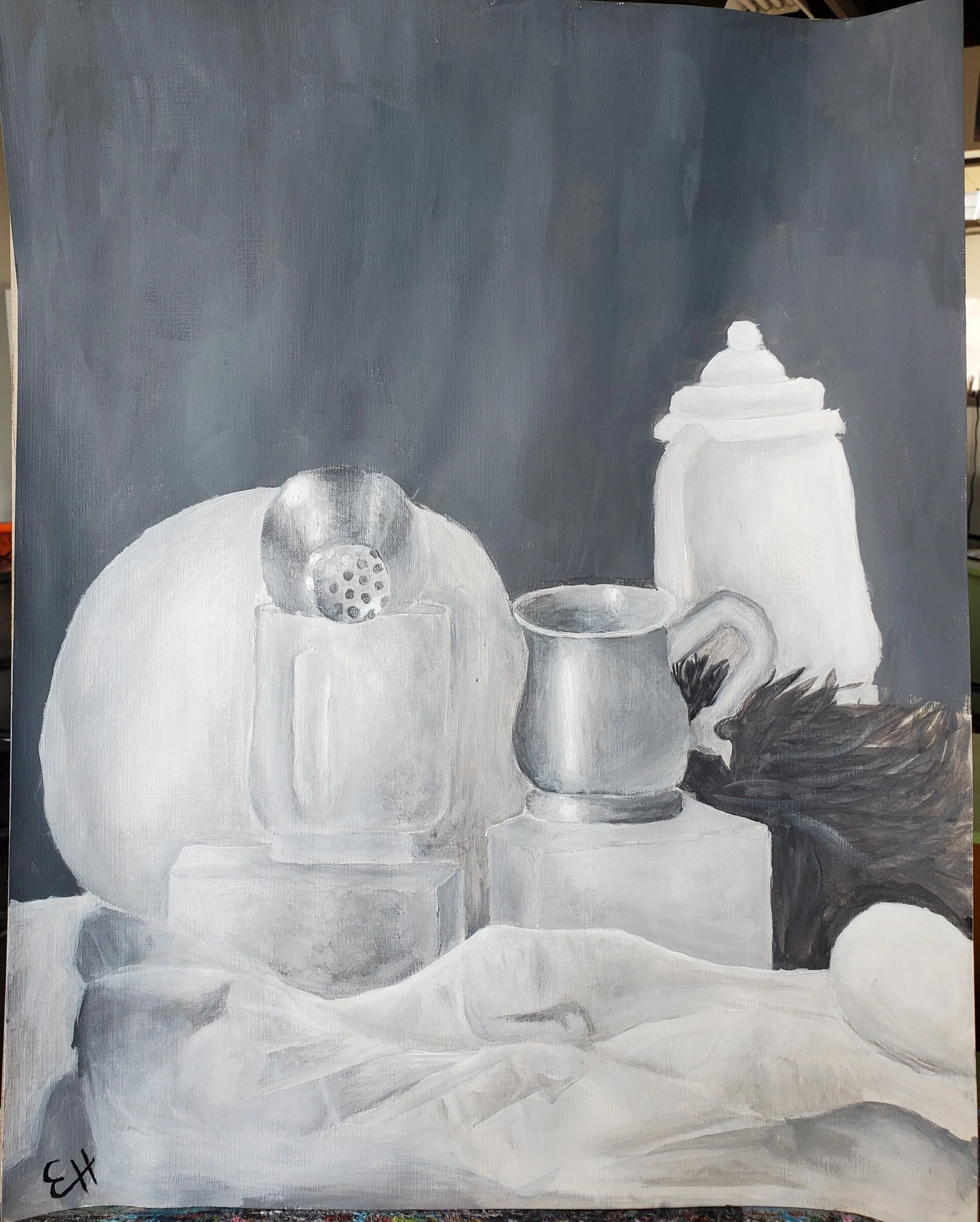Elizabeth Hellrung(Grey Scale Still Life)