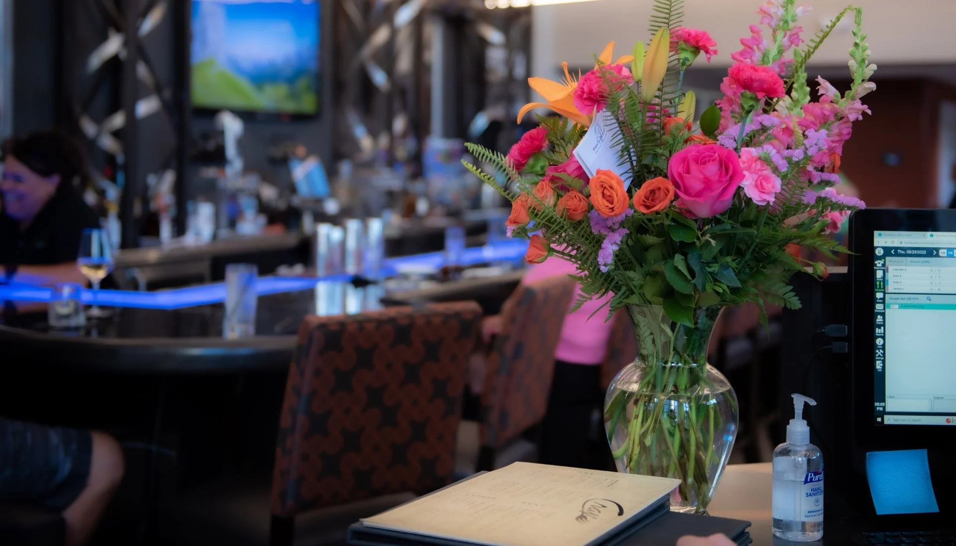 17-flowers-hostess-stand-eat-drink-crave.jpg