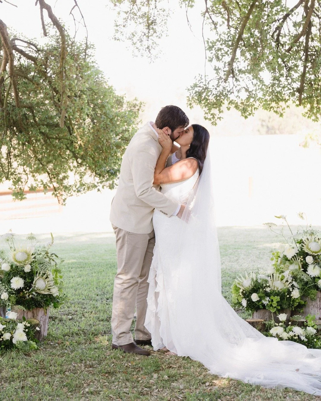 If you&rsquo;re getting married at Dalmore Farm in summer, here&rsquo;s a glimpse of what your day could look like. A ceremony beneath the canopy of our beloved oak tree, the farm in full bloom, and that golden glow painting your portrait shots. 

📩