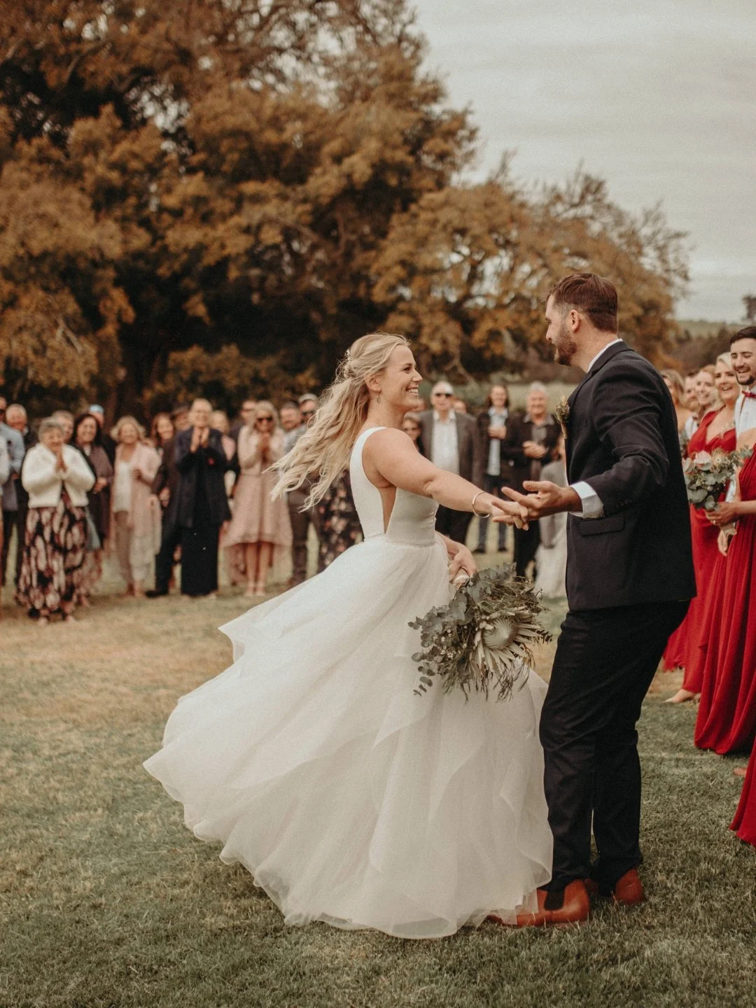 Cocktail hour is where the celebration begins to unfold. Relaxed, joyful, and full of movement - it&rsquo;s often one of the most memorable parts of the day 💛 

At Dalmore, cocktail hour naturally flows through beautiful outdoor spaces designed for 