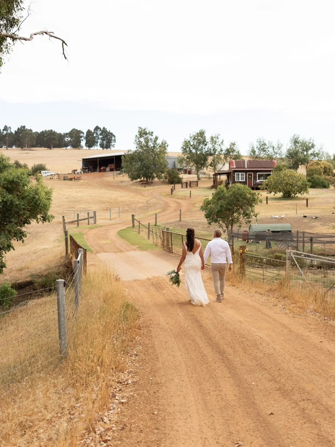 Emily and David&rsquo;s elopement was filled with the warmth of summer and the golden glow that settles across the hills at this time of year... Their celebration was simple, heartfelt, and beautifully free 🤍 

If you&rsquo;re imagining of an intima