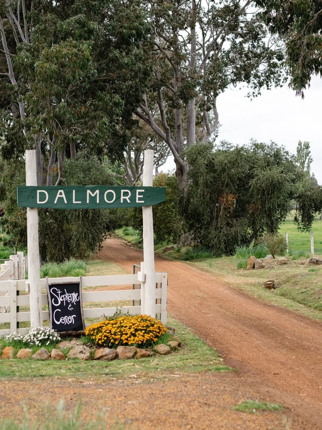 Swipe through to see just how beautiful a Dalmore ceremony can be 🌿

Steph and Conor&rsquo;s day unfolded on the hilltop, surrounded by soft florals and the natural beauty of the farm all around. A setting that feels both expansive and intimate, all
