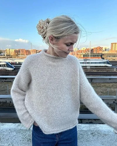 cloud_sweater_pa_jumbo5_medium.jpeg