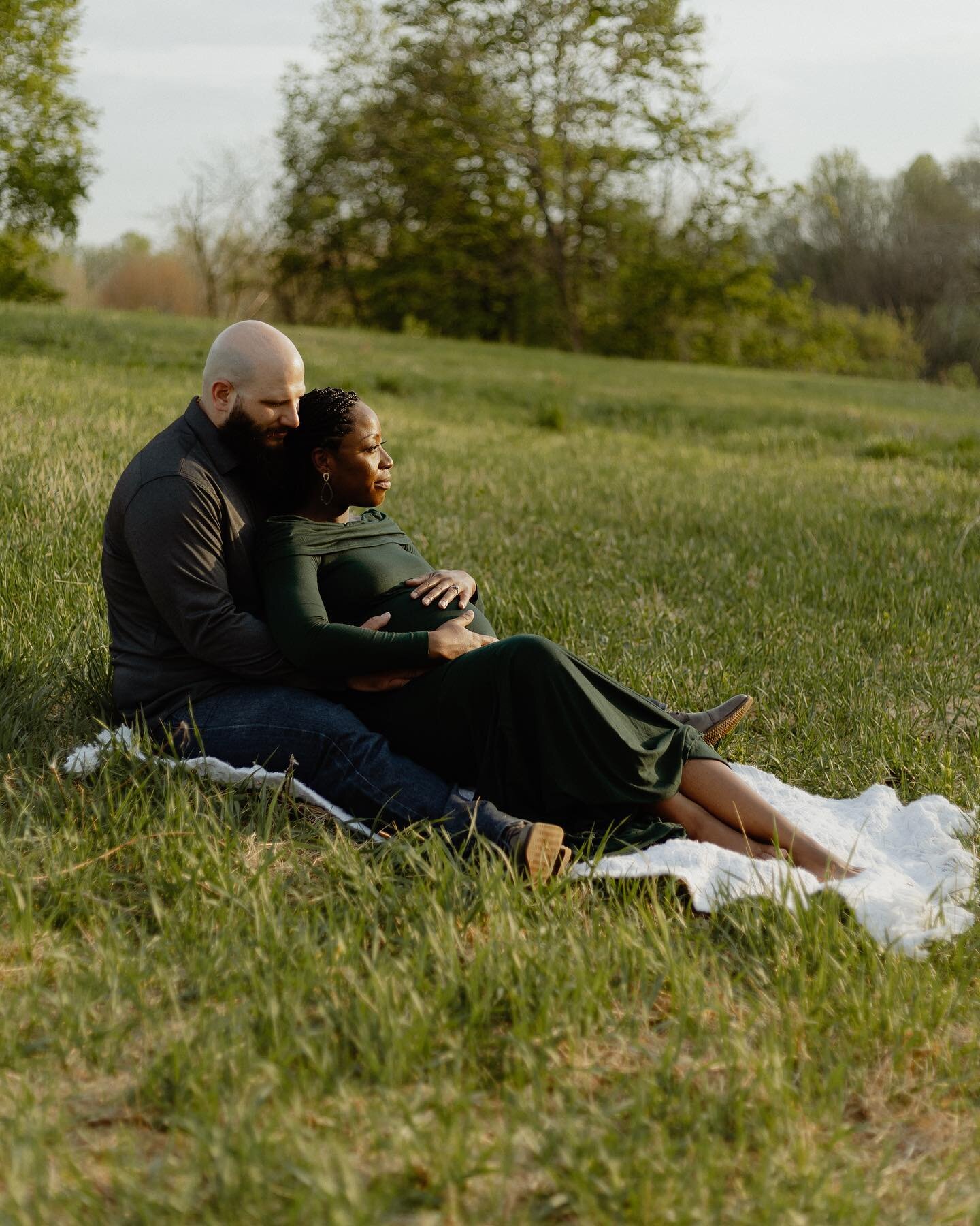 Gosh, have I missed GREEN.

There is something so special about a spring maternity session, everything so new and full of life. Congrats to these parents, their love for their new child blossoming like the cherry trees 💕