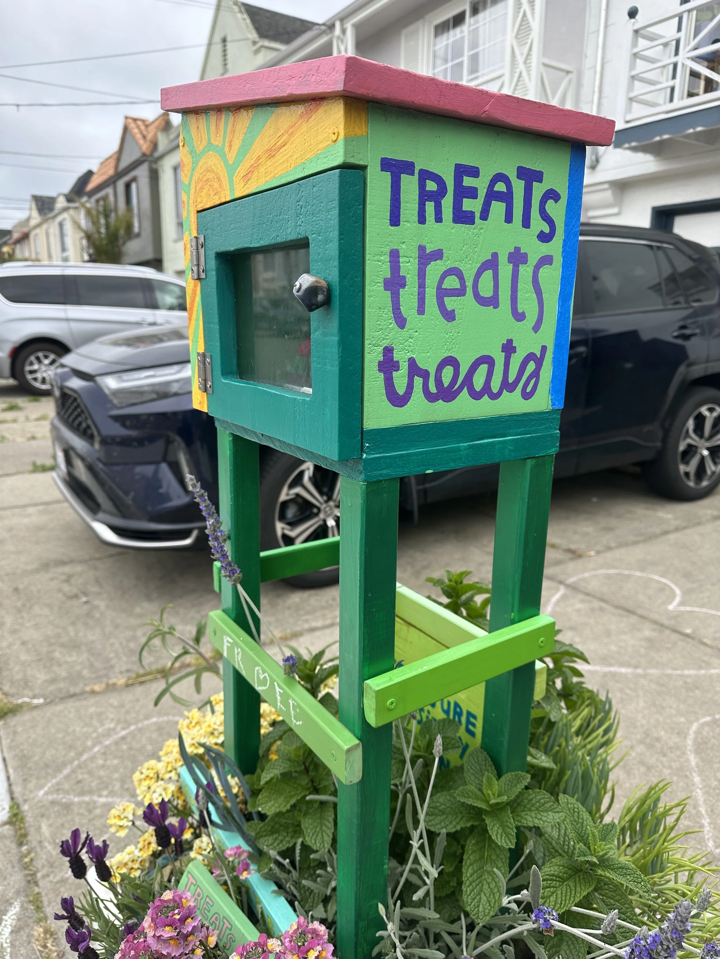 treats! treats! treats! 💚