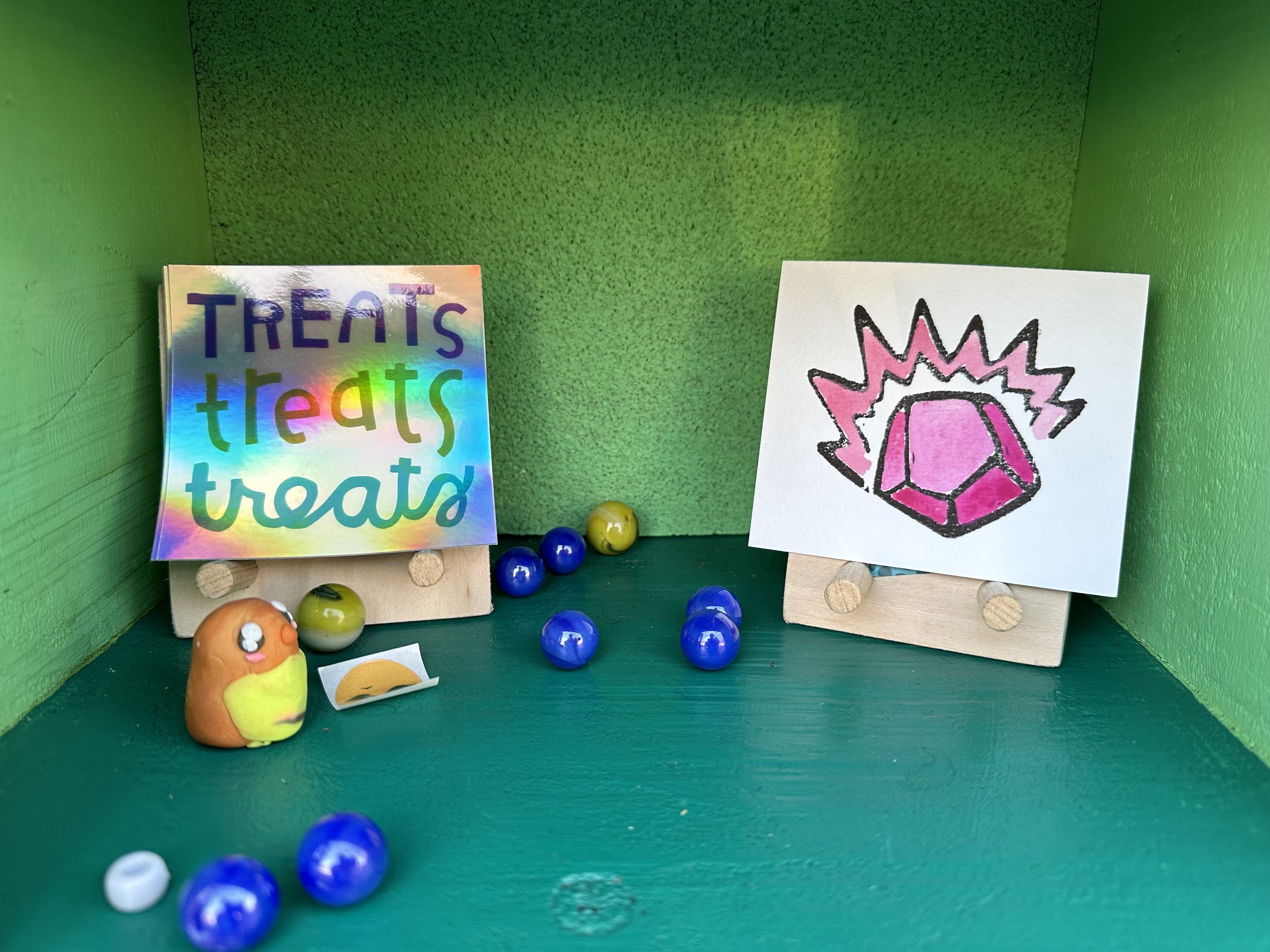 haha someone took the entire marble jar — but left some loosies behind!