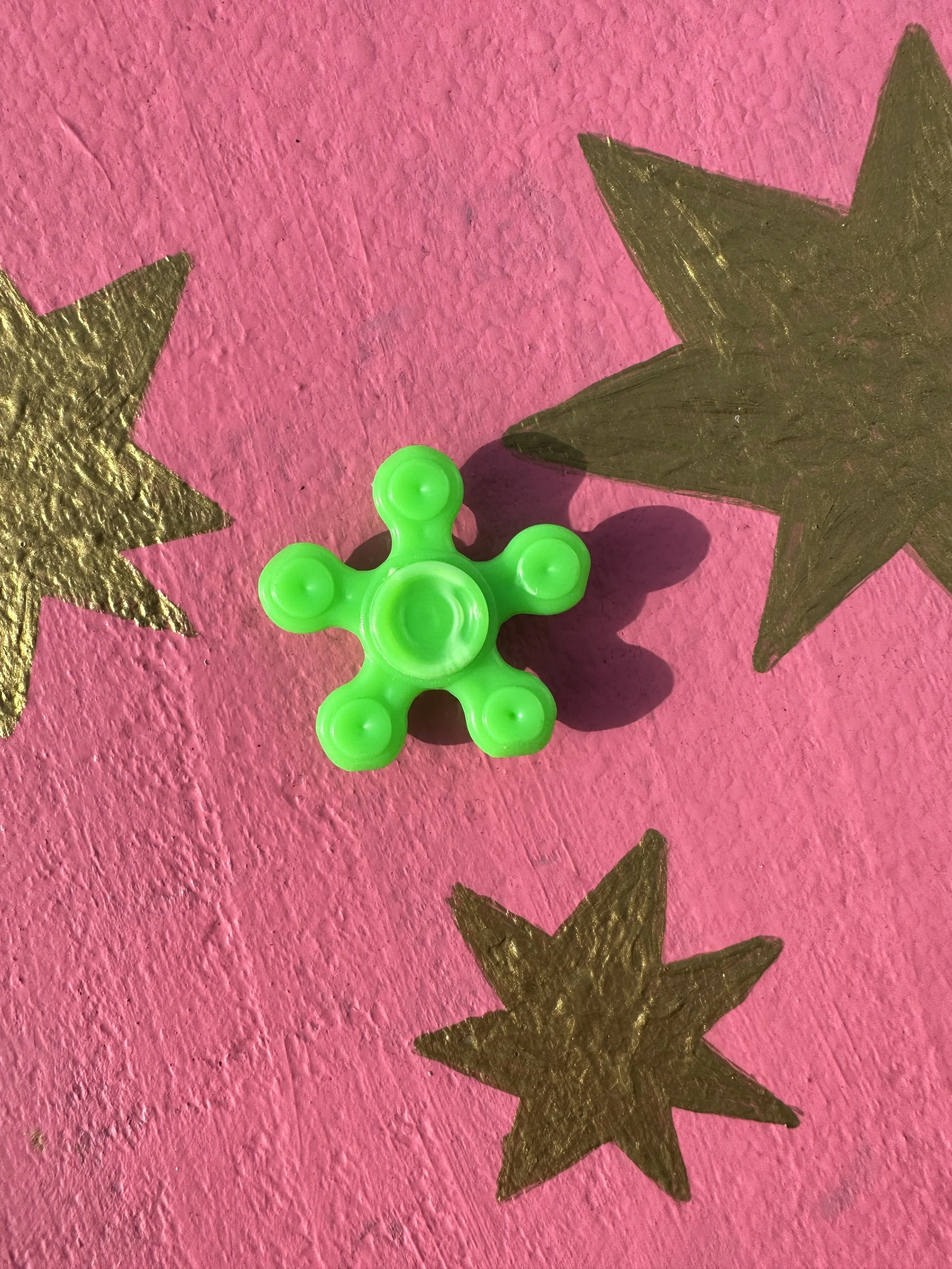 this fidget spinner appeared early and was gone by the afternoon.
