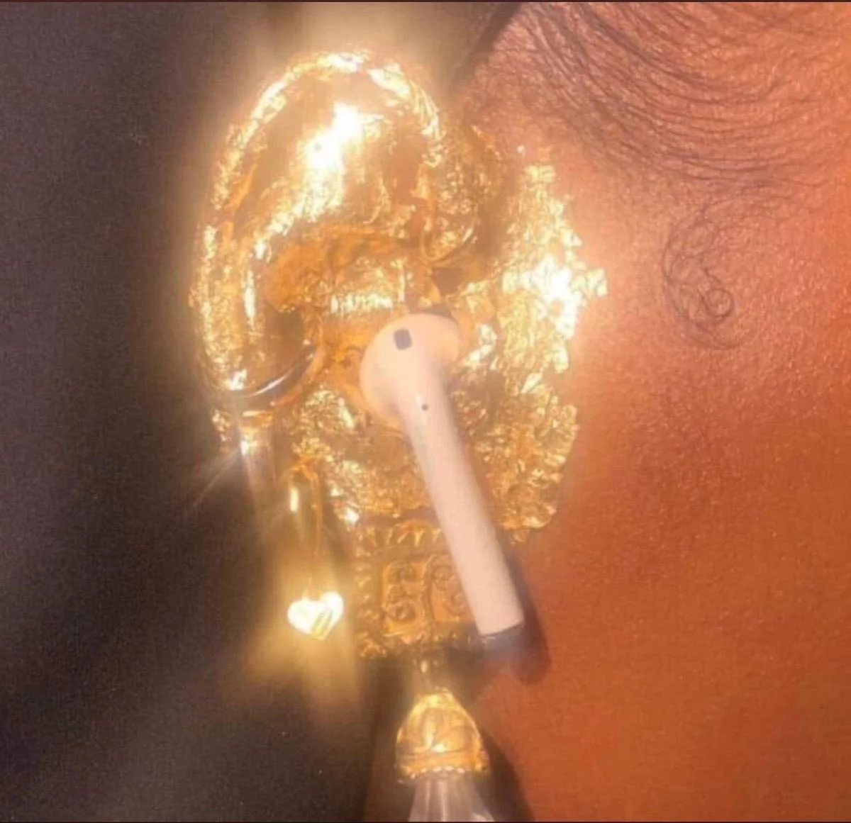 ¿Cual canción de reggaeton te deja el oído así? What reggaeton song will have your ear like this?