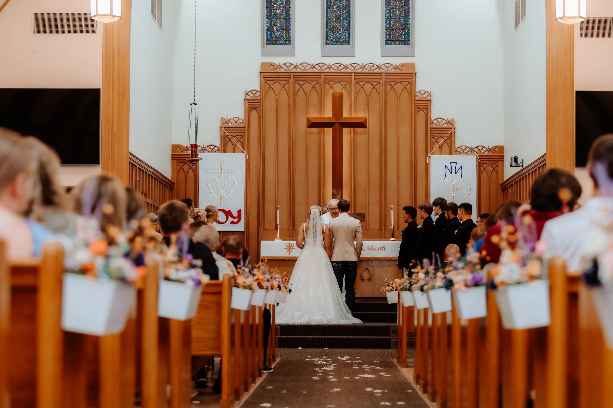 First Look vs. Traditional Ceremony: What’s Right for You?