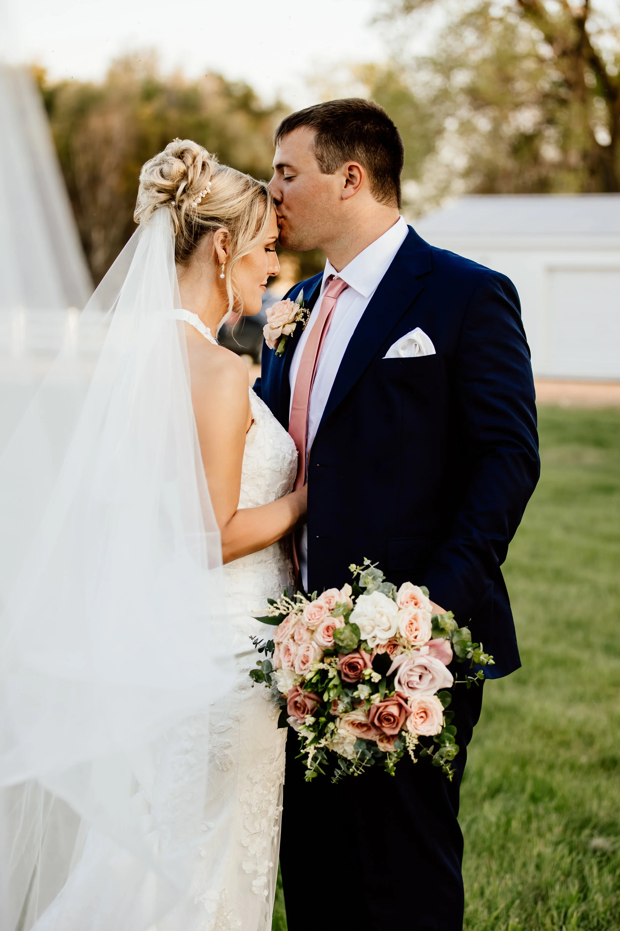 A Romantic Wedding at Laurel Ridge Barn | Sioux Falls Wedding Photographer