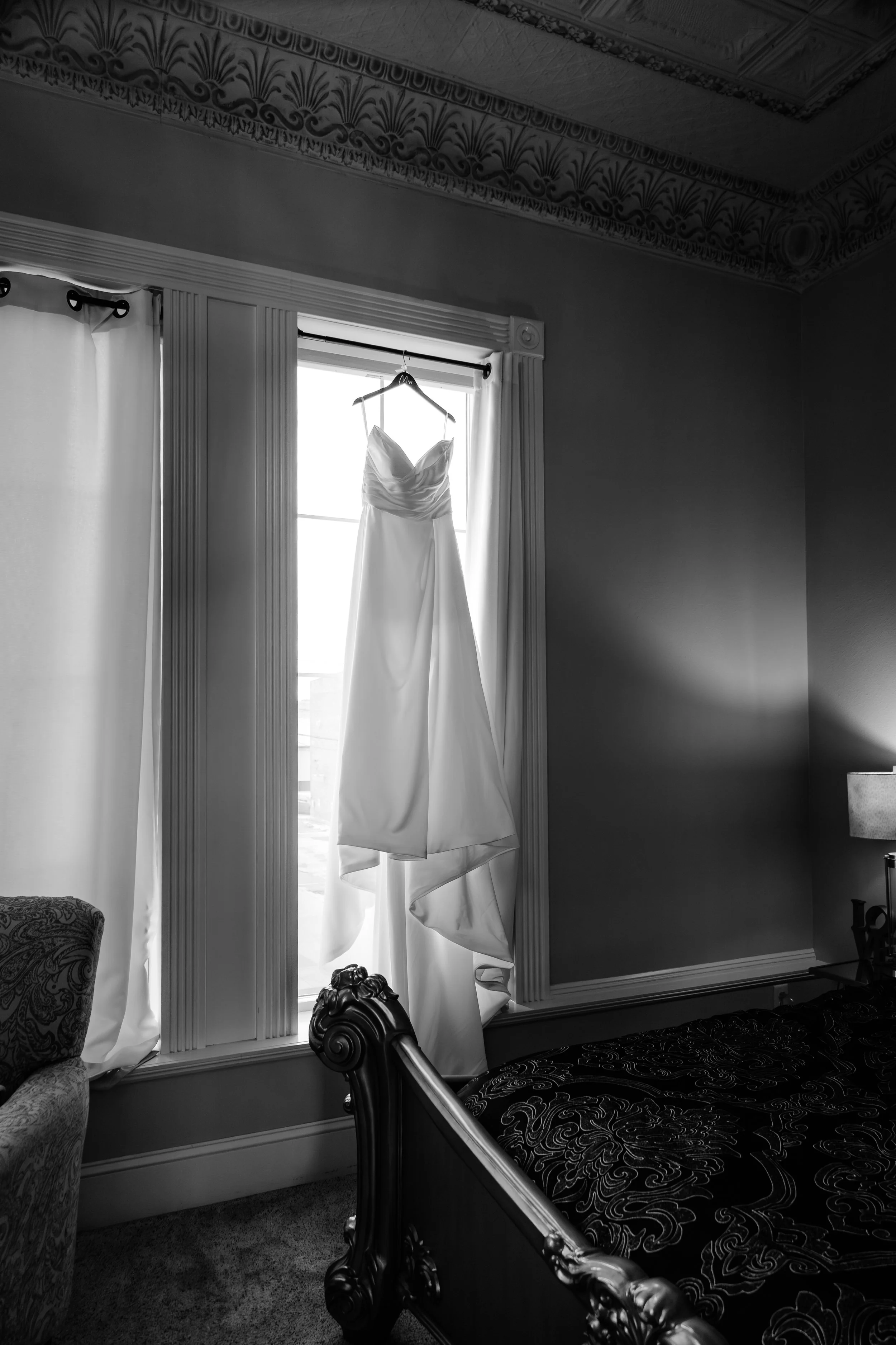 A Modern Wedding at The District | Sioux Falls Wedding Photographer