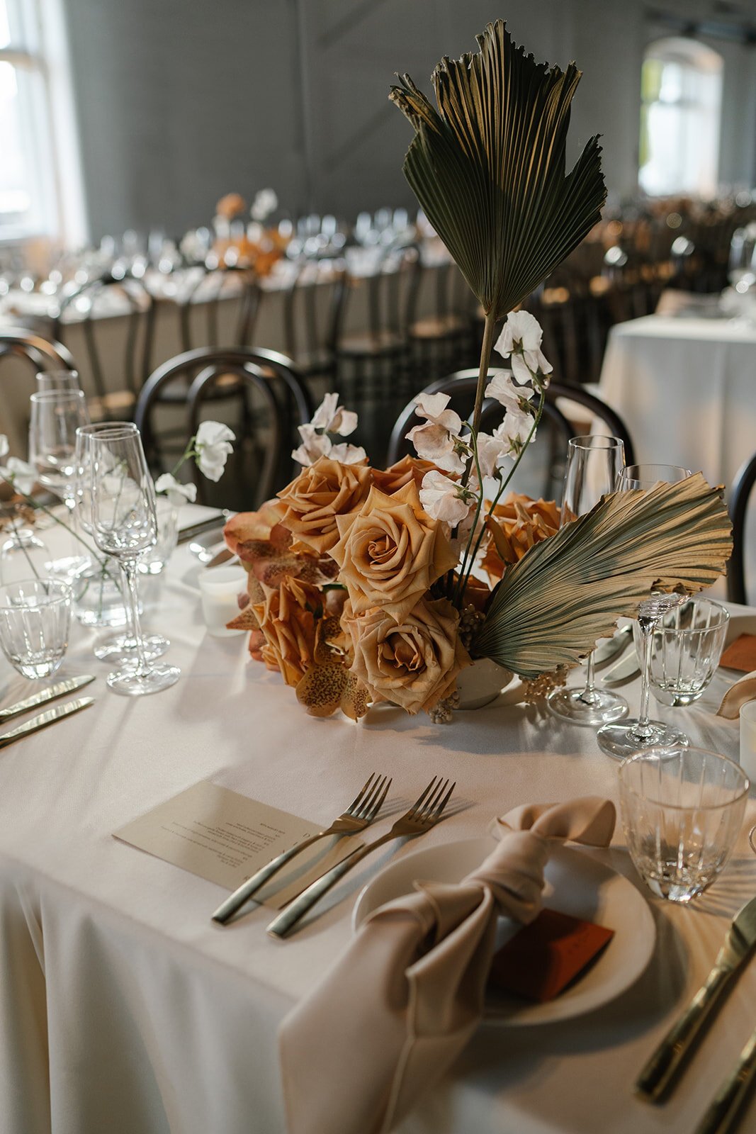 modern-wedding-flowers-table-center.jpg