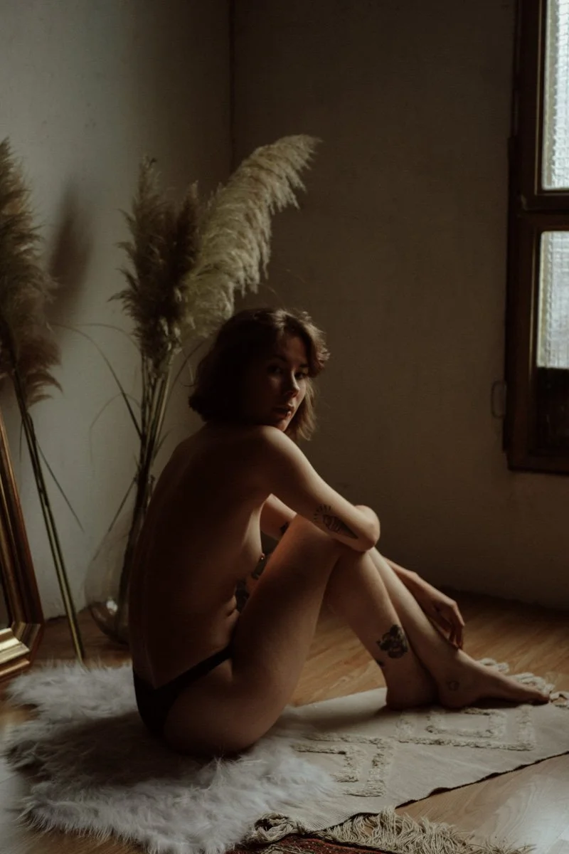 phototherapie-confiance-feminisme-lgbt-femme-nantes-boudoir-lingerie-14.jpg