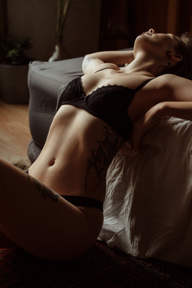 phototherapie-confiance-feminisme-lgbt-femme-nantes-boudoir-lingerie-7.jpg