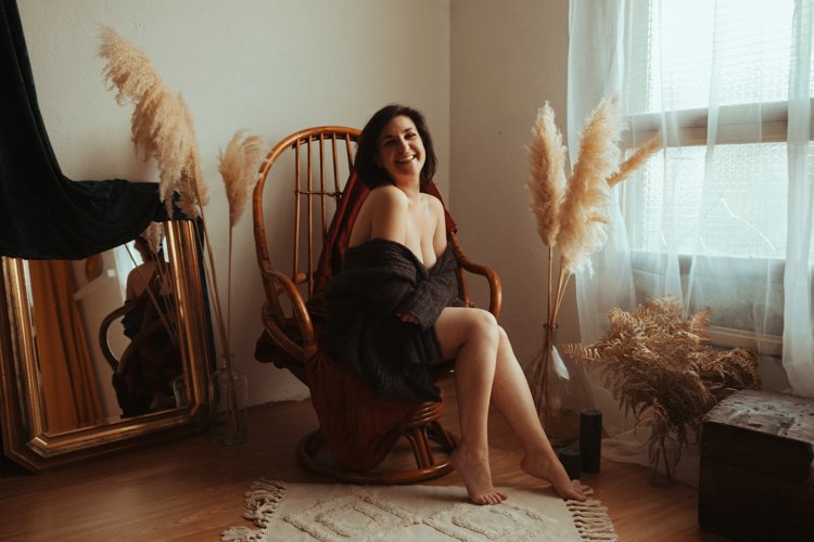 photographe-boudoir-nantes-lingerie-sexy-therapie-douceur-lgbt-phototherapie-femme-1.jpg