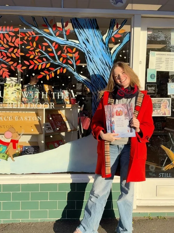 The House with the Little Red Door Tour part two 🐭🧣🌨️

1. @dulwichbooksofficial with outstanding leaf painter @annasawtellridley 
2. Lovely @stanfordstravel (coming in to sign more later today) 
3. @kewbookshop with wonderful Weinay who introduced
