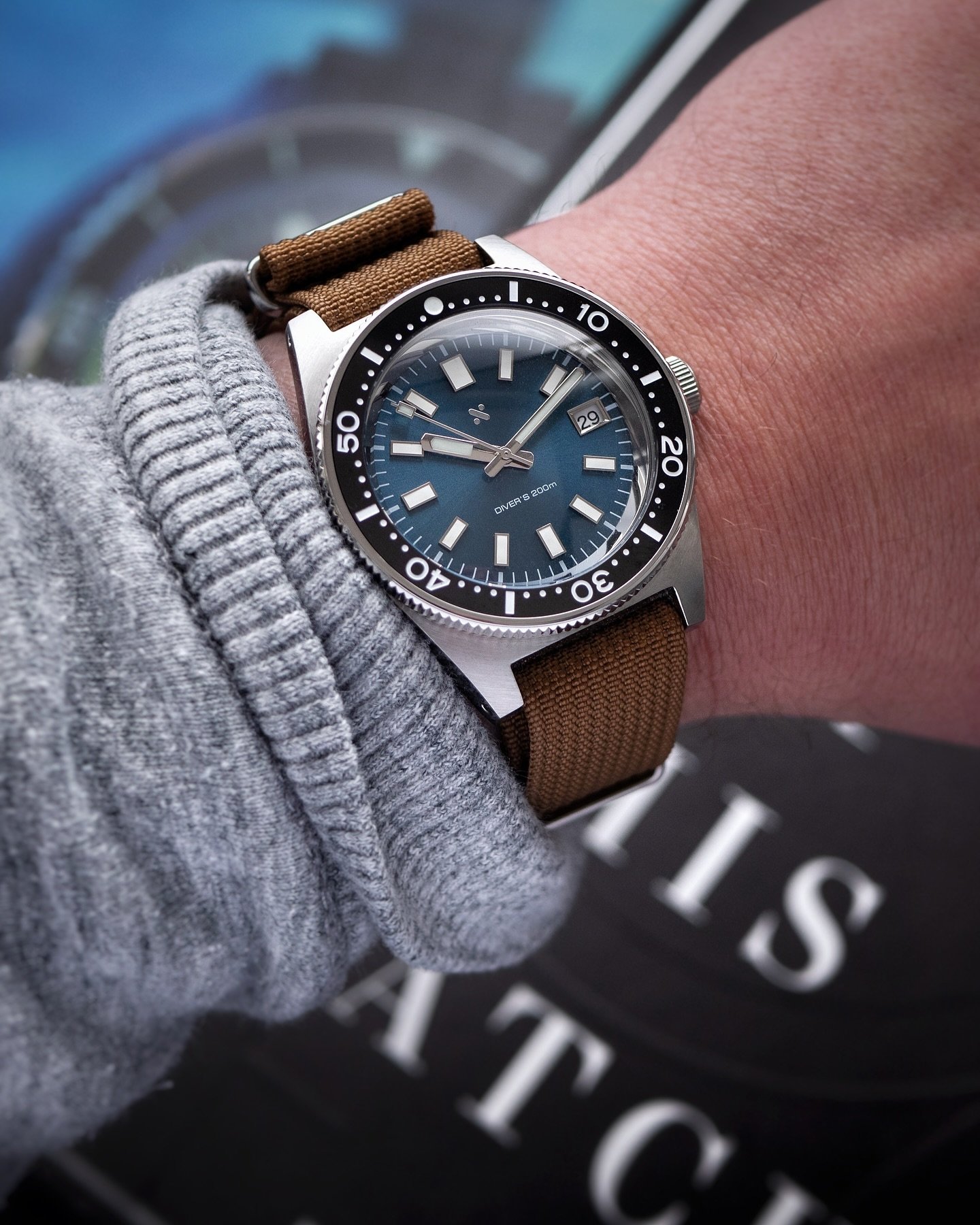 Keeping it blue for #bluewatchmonday 👌🏻😊

Namoki mods diver on wrist with a nice contrasting brown nato from my store 👌🏻

Monday starting with a bang 💥 have a fantastic week #watchfam 😊🙏