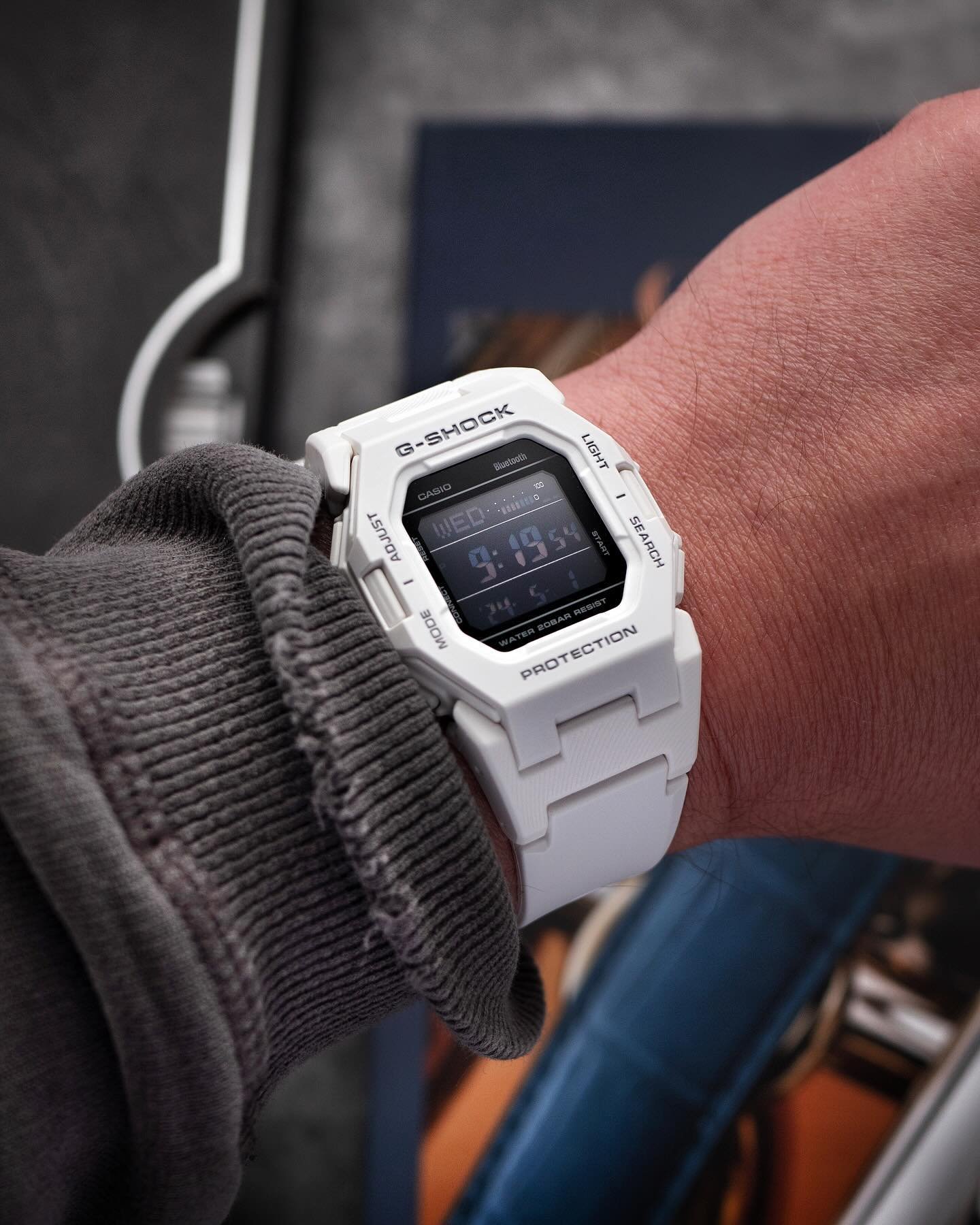 New #gshock alert 🚨 

This is the rather slender (for a G-SHOCK) GD-B500-7ER

Saw this recently and decided this would be a great summer fun watch in the fresh white 👌🏻😊

Lots of features I will never use, but it looks cool and is at a great pric