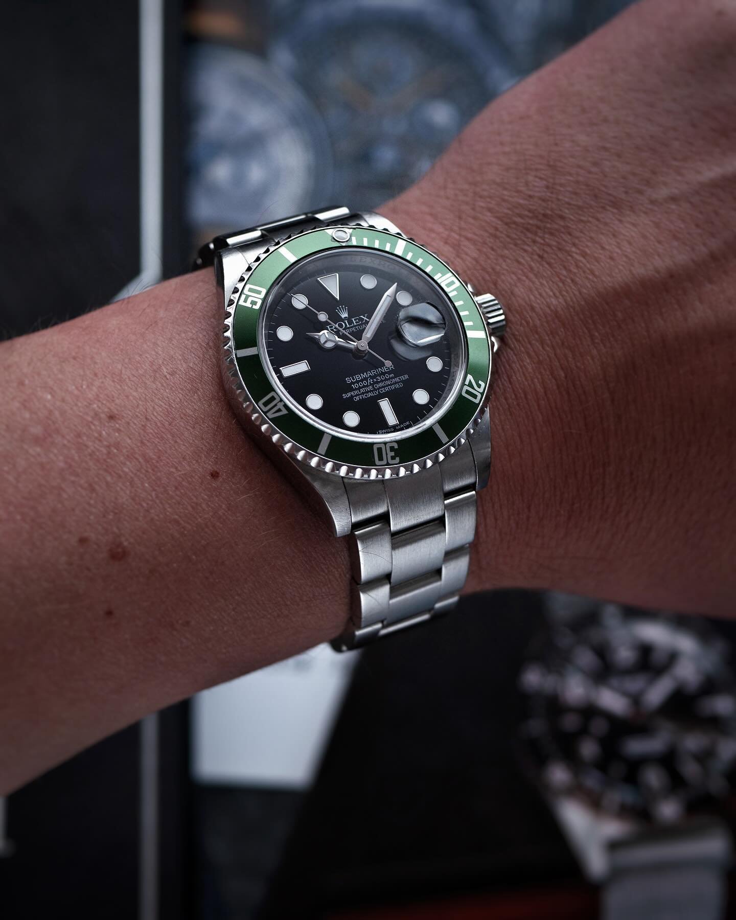 Some late Sunday Submariner shots with the #rolex Kermit 🐸

Having worn the Pelagos a lot recently this feels very different on wrist! But in a good way 👌🏻

Two very different dive watches but I&rsquo;m glad to have both 😊

If you could only have