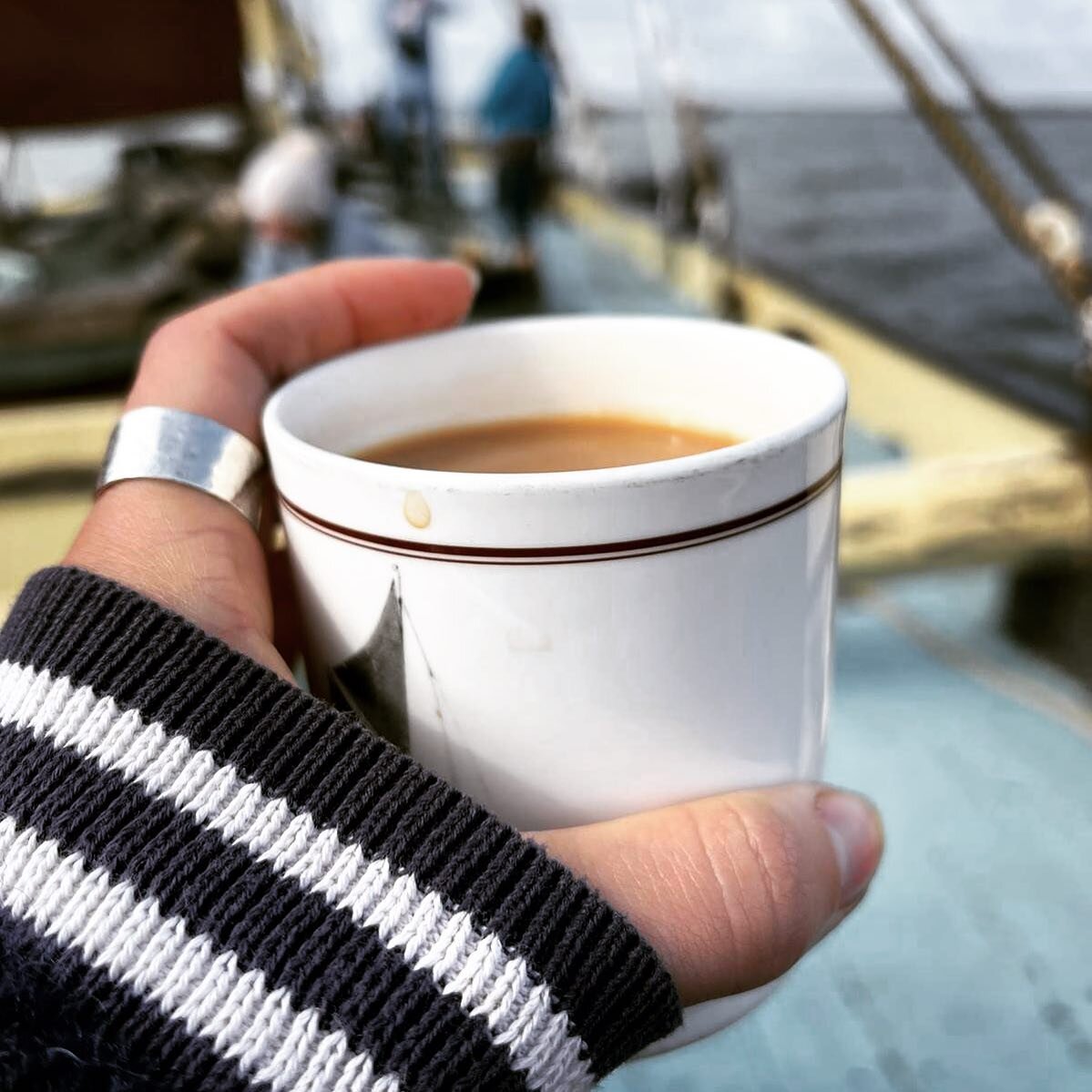 Always a cuppa and warm welcome awaiting you at @tillerandwheel aboard SB Edith May. 

Enjoying an early morning brew aboard today at the Medway Barge Match.

Fingers crossed we should be out there next year with you.
.
.
.
.
@l.march @_zoevictoria #