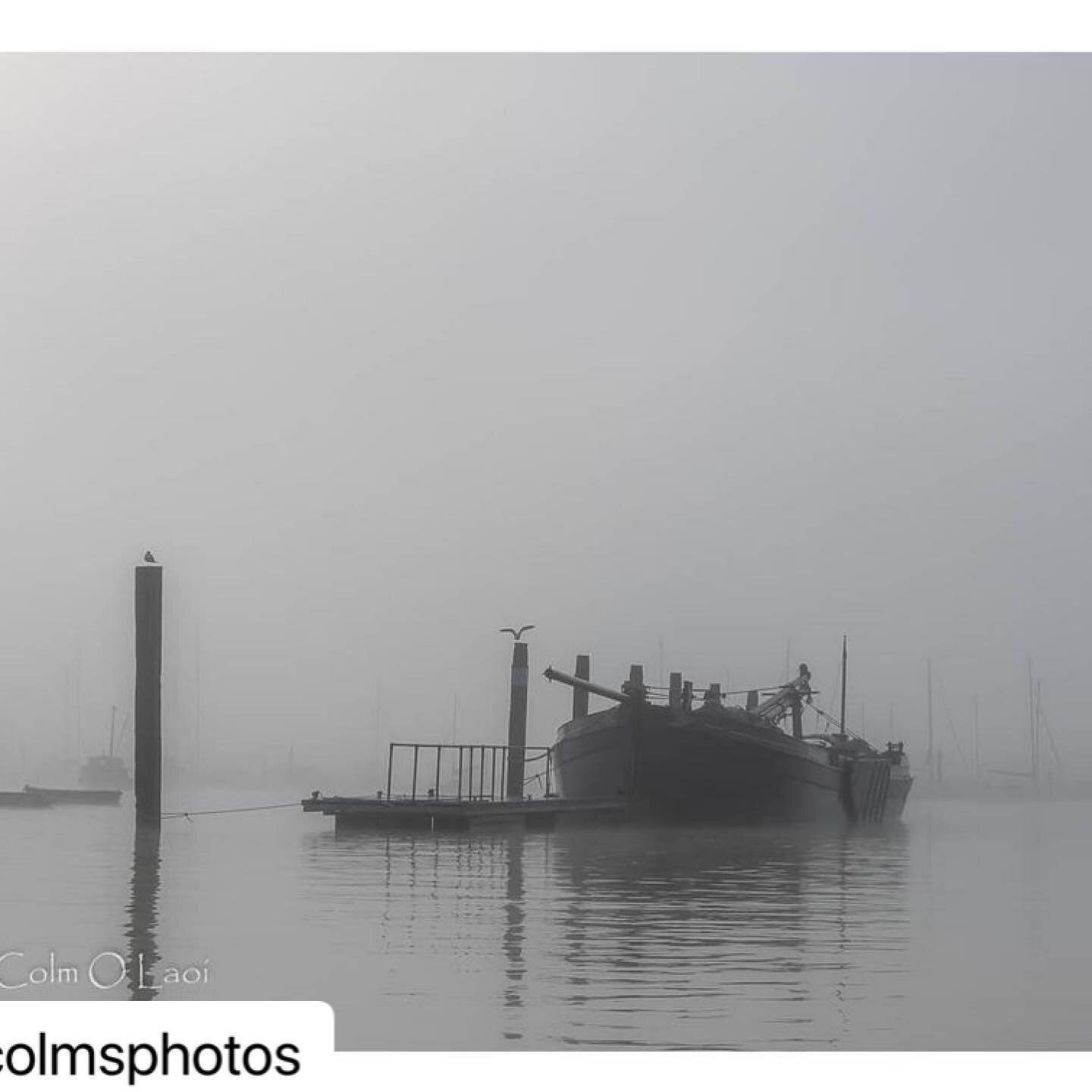 #Repost @colmsphotos with @make_repost
・・・
Dawn in the mist
#Dawn #mist #Brightlingsea #Essex #ThamesBarge #sailingbarge #barge