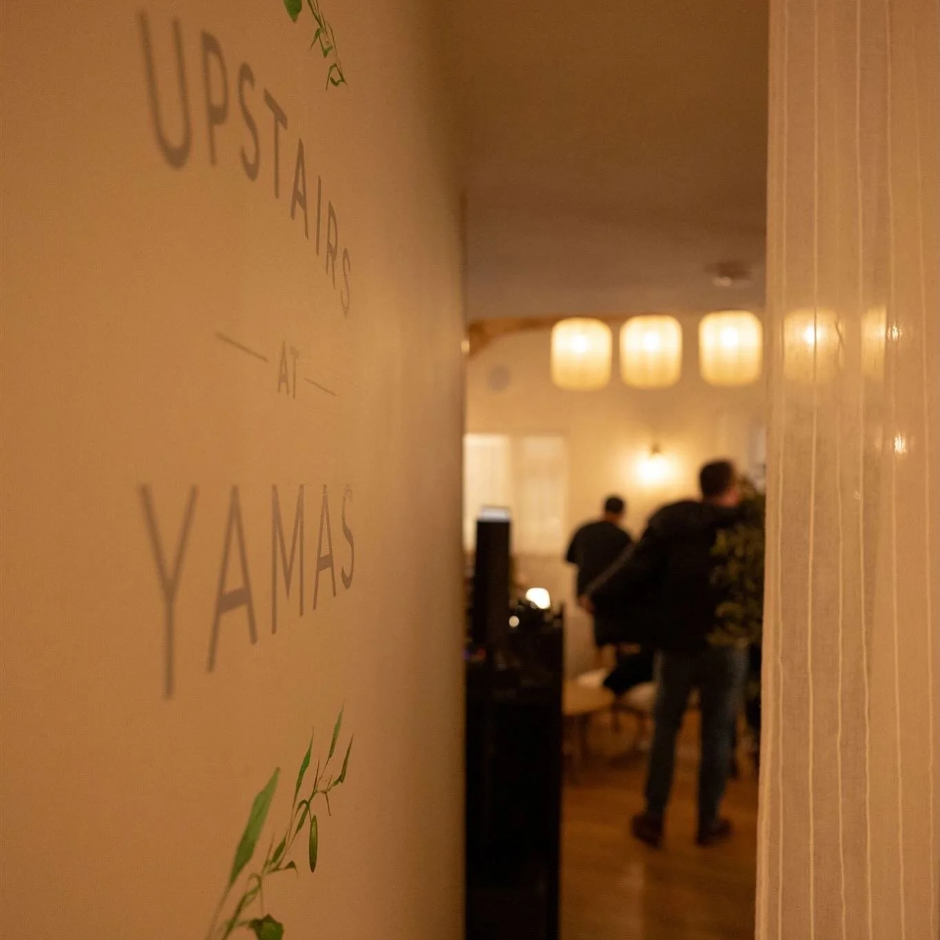 Head upstairs at Yamas this Saturday evening! 
Join us in the bar &amp; enjoy great music from our live DJ @djbeng 🎶🍸
Pair the vibes with something delicious from our small plates menu, which is perfect for sharing.

From after-dinner drinks to lat
