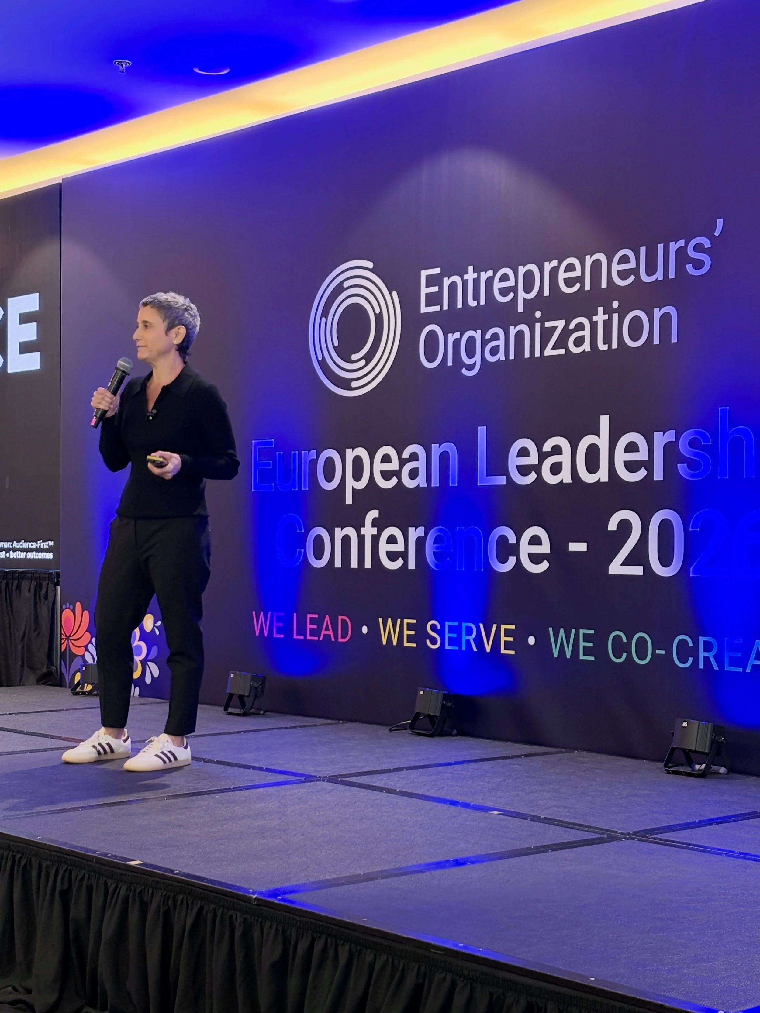 Thank you to @eo_europe for inviting me to be the closing keynote for your European Leadership Conference in Krakow, Poland! I see you&hellip; even with lots of purple light in my eyes. :)