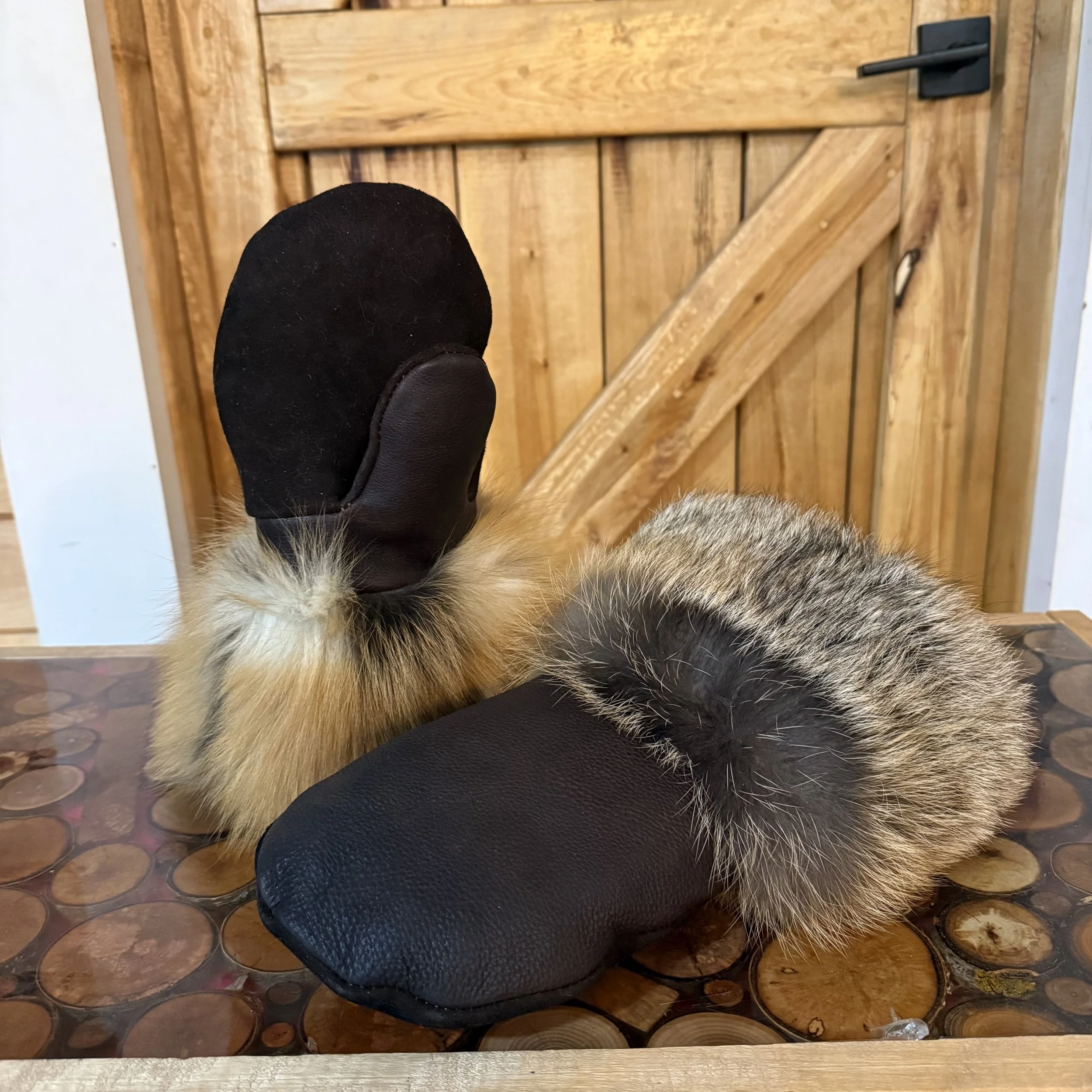 Fox trim mitts