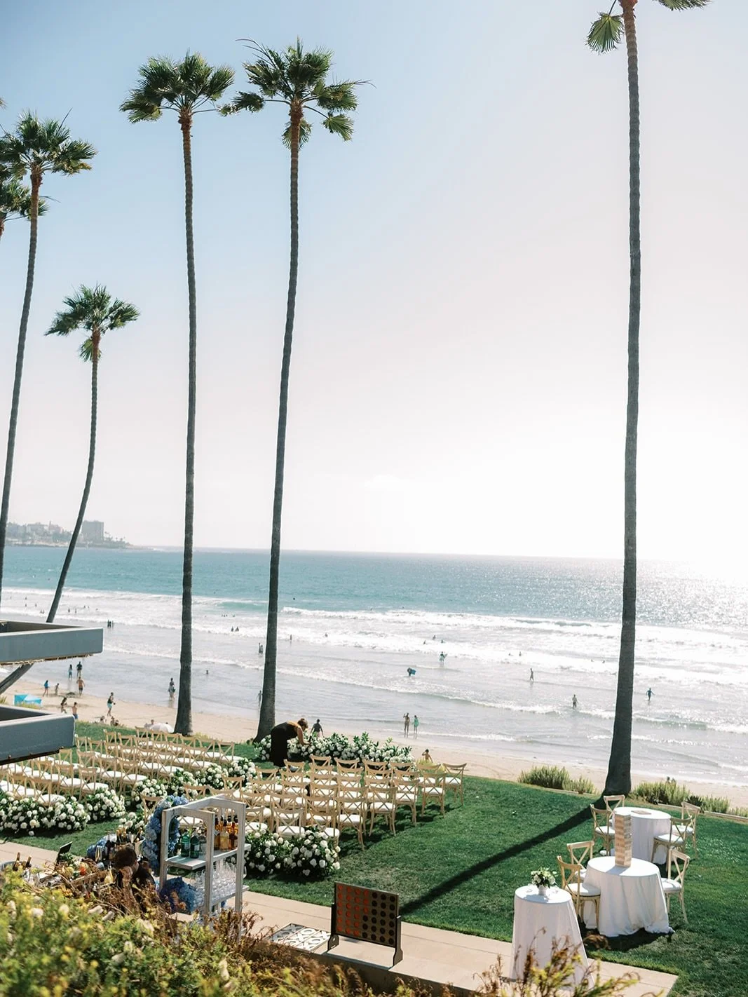 There&rsquo;s something about designing florals with the ocean as your backdrop. Endless white roses, soft blue hydrangeas, and an unforgettable La Jolla afternoon for Delaney &amp; Shane 
-
-
Planning&nbsp;@sweetblossomweddings Catering&nbsp;@coastc