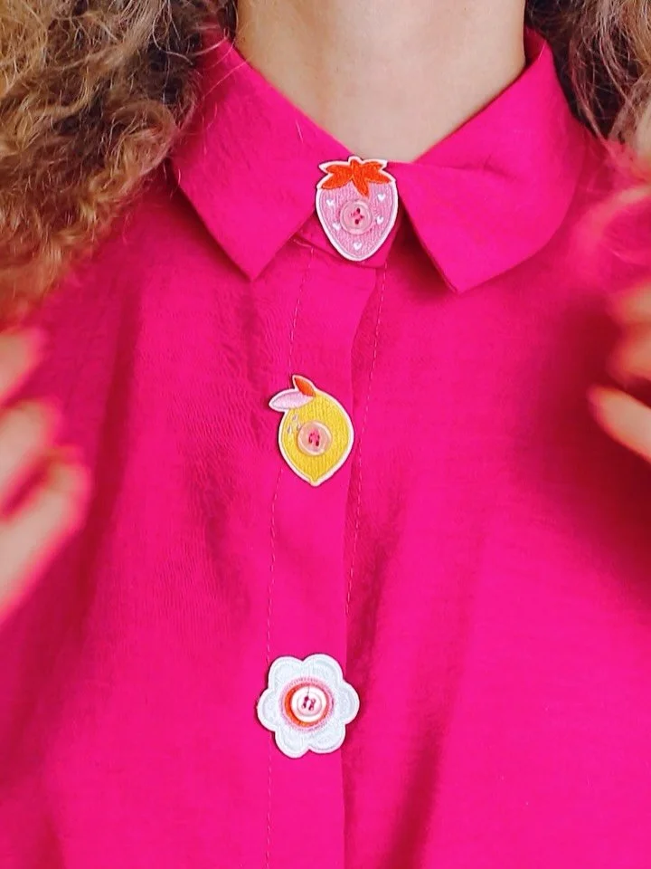 &hearts;️ Ornements de bouton brod&eacute;s ✨ ce sont les petits nouveaux tout fra&icirc;chement arriv&eacute;s dans mes cr&eacute;ations !

C&rsquo;est quoi ? Des bijoux pour boutons en qu&ecirc;te de gloire ! 🏆 Des broderies qui se glissent autour