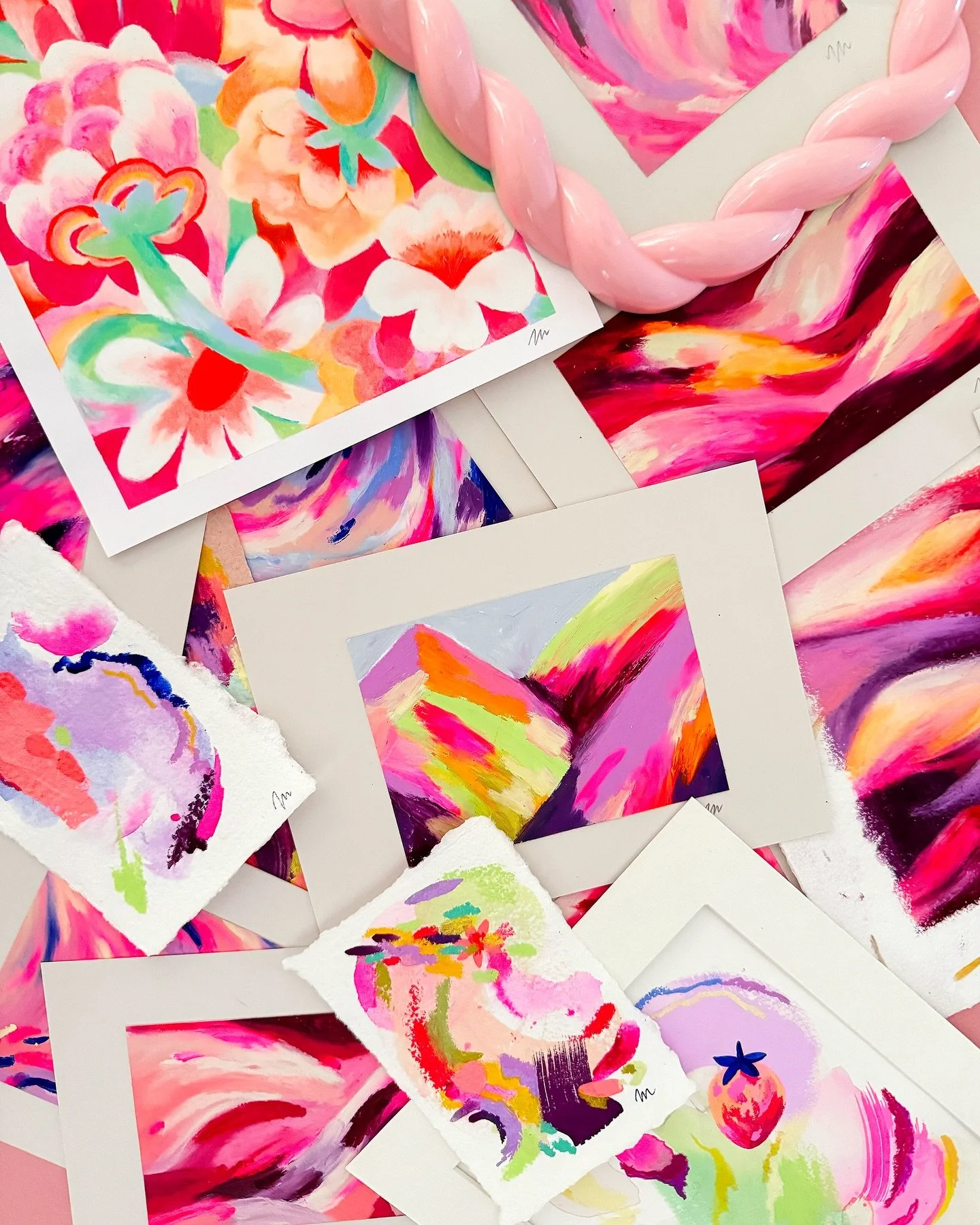 ✨ &OElig;uvres originales &agrave; adopter ✨

Fragments d&rsquo;art r&eacute;alis&eacute;s au pastel gras et certains en techniques mixtes. 🎨 

Paysages int&eacute;rieurs.
Sensations.
Vibrations de couleurs. 🌈 

Chaque pi&egrave;ce est unique, r&ea